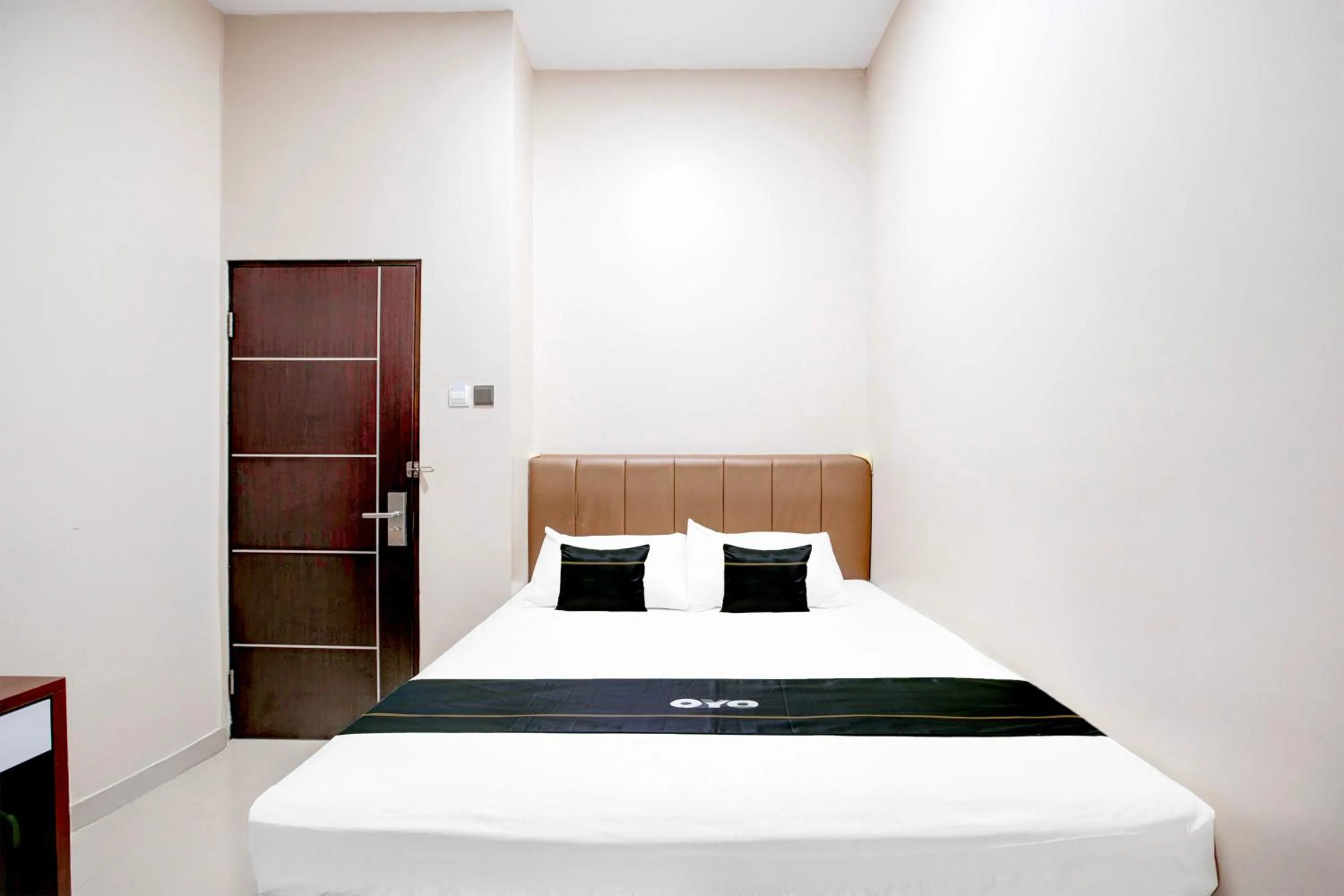 Photo of the whole room, Bed in Hotel O Balikpapan near Siloam Hospital formerly Syafla Guest House