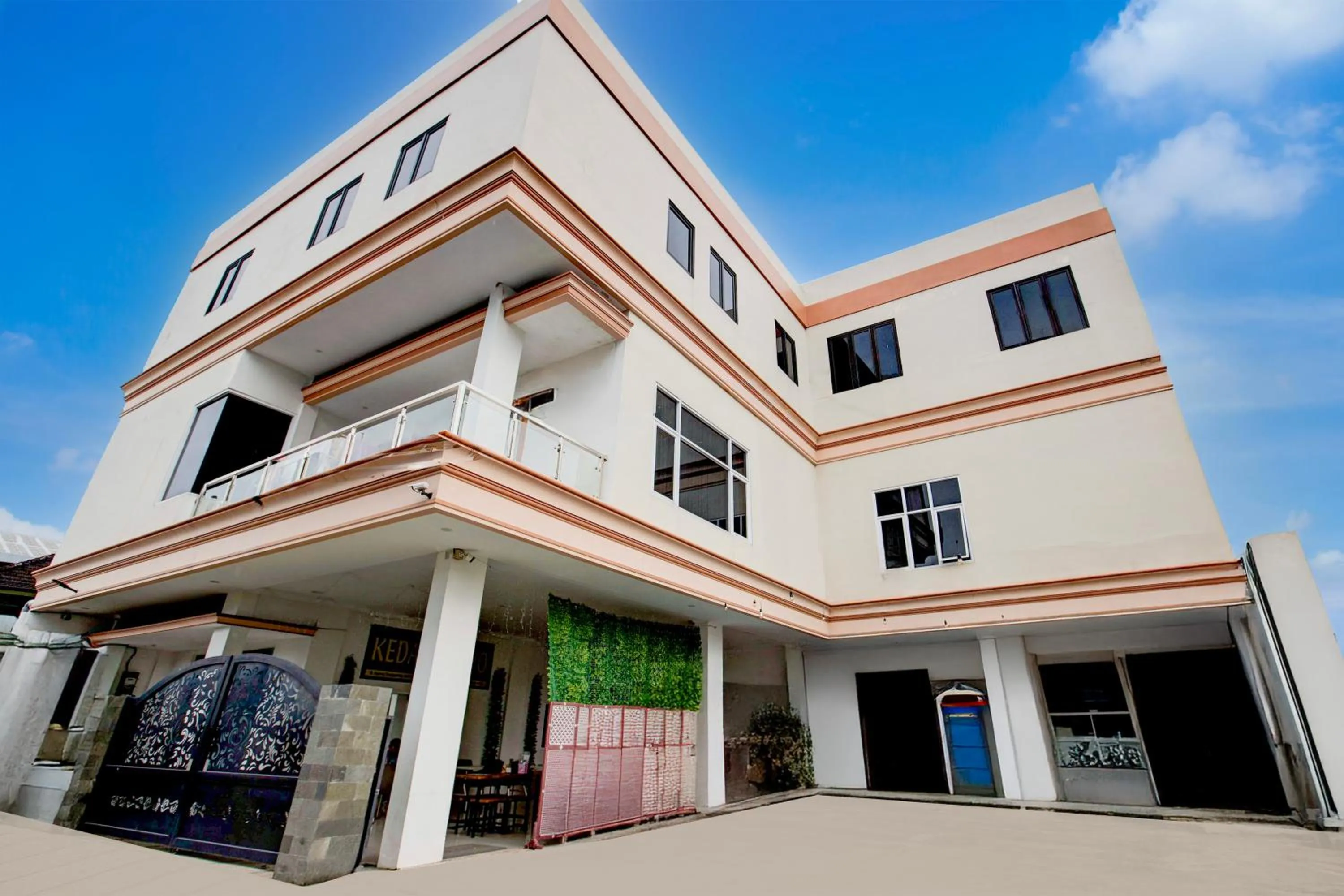 Facade/entrance in Hotel O Balikpapan near Siloam Hospital formerly Syafla Guest House