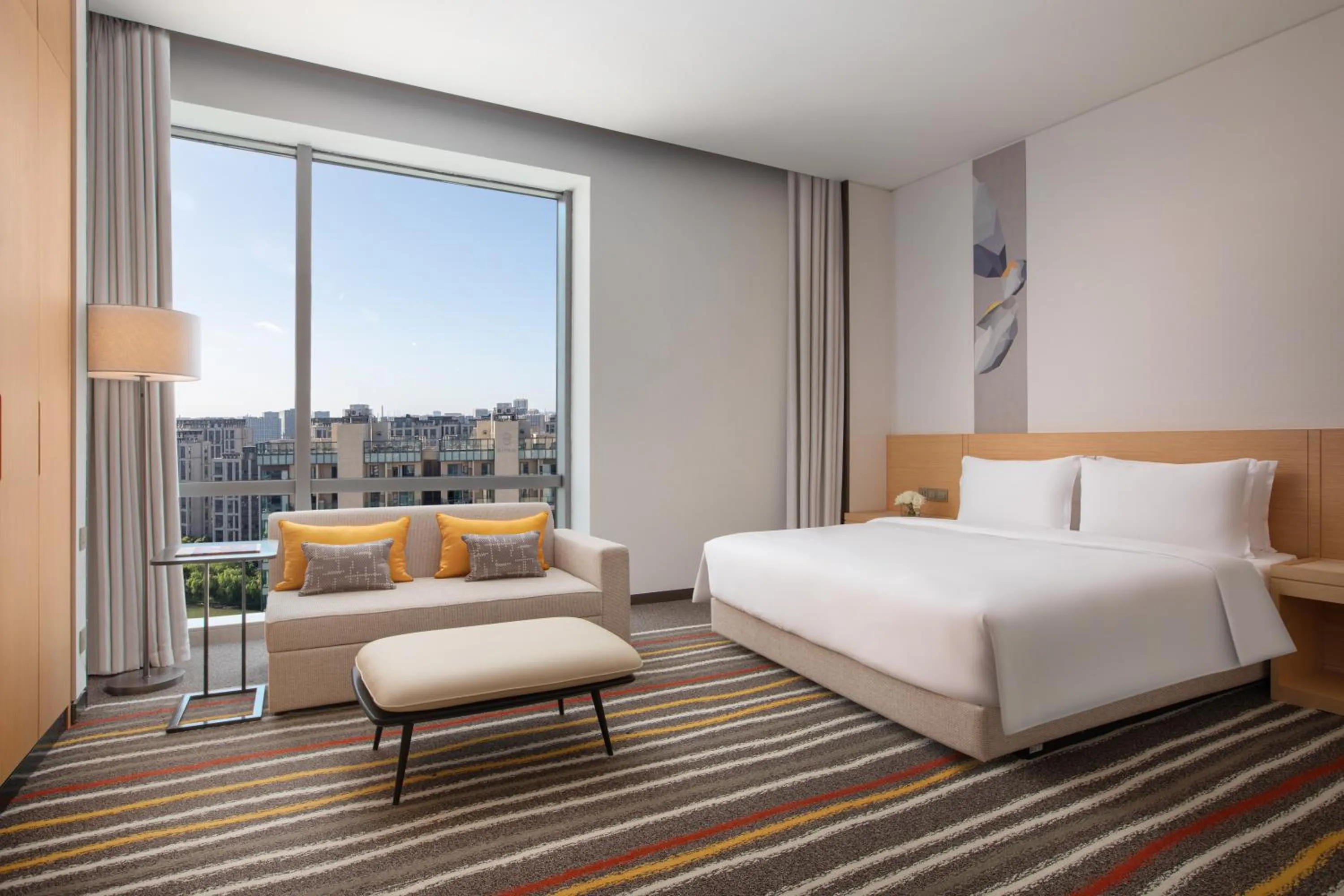 Photo of the whole room, Bed in Fraser Place Wujiaochang Shanghai City Center