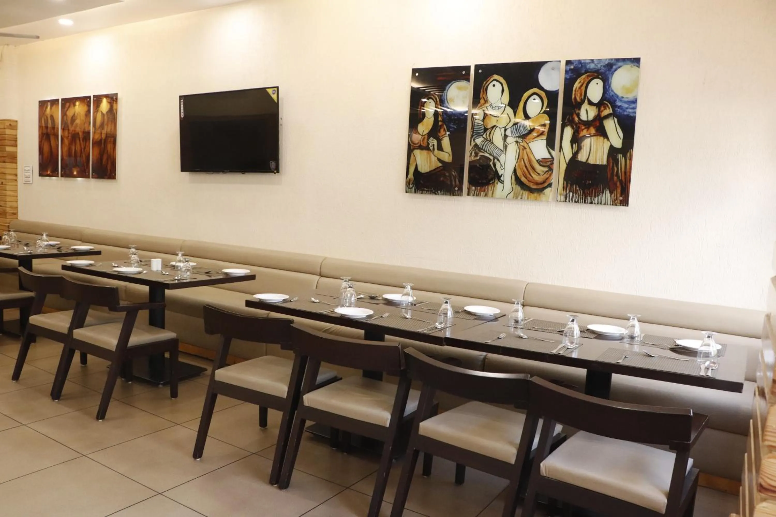 Restaurant/places to eat in Hotel Stay Casa