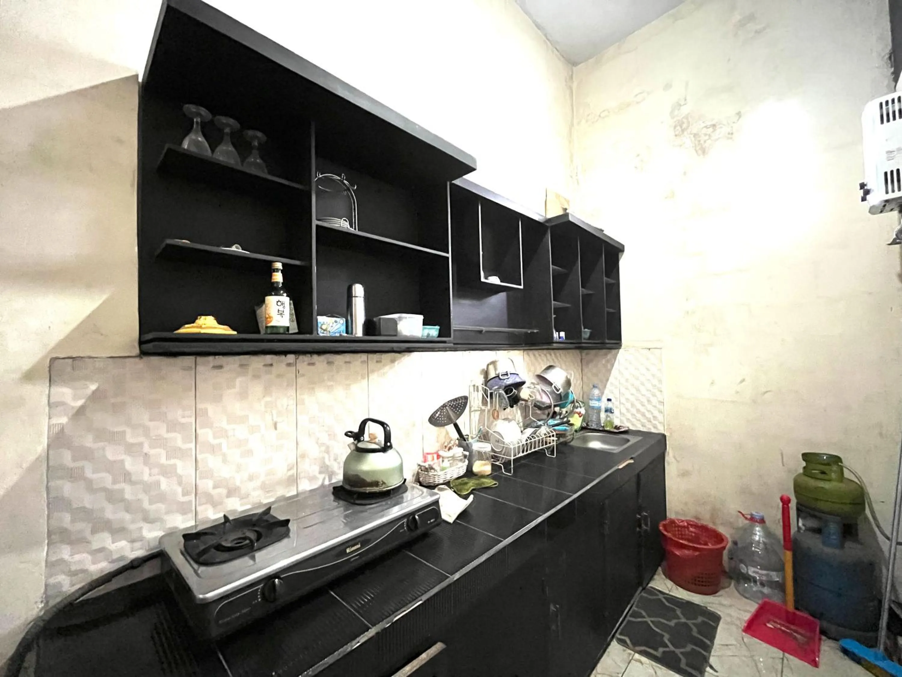 Kitchen or kitchenette in Rumah Bromo RedPartner