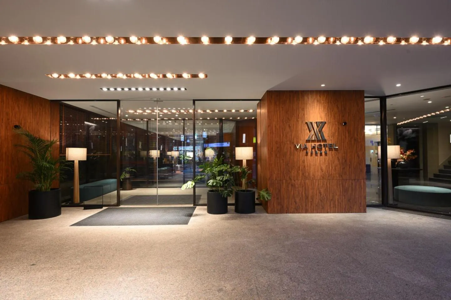 Facade/entrance in Via Hotel Breeze