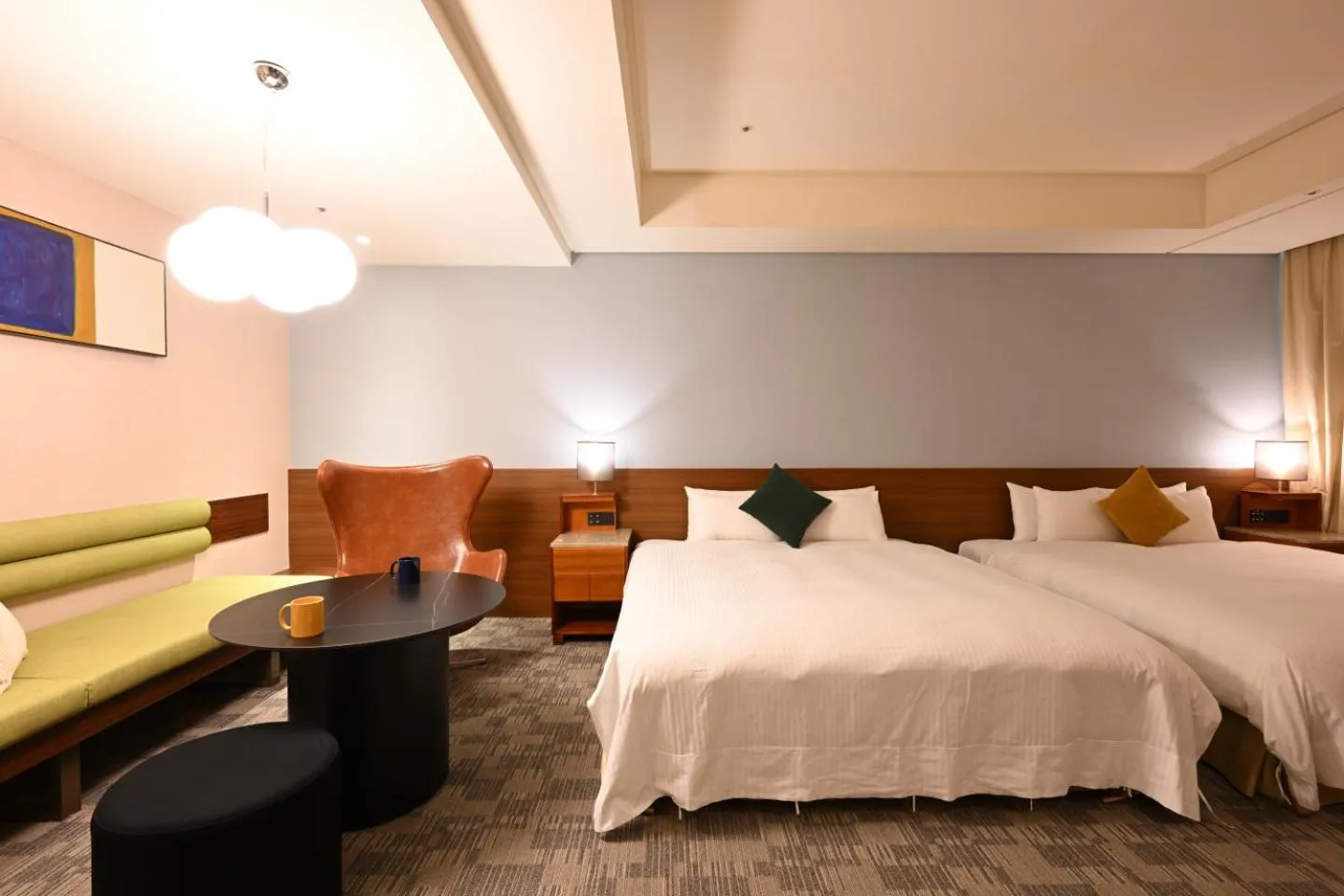 Photo of the whole room, Bed in Via Hotel Breeze