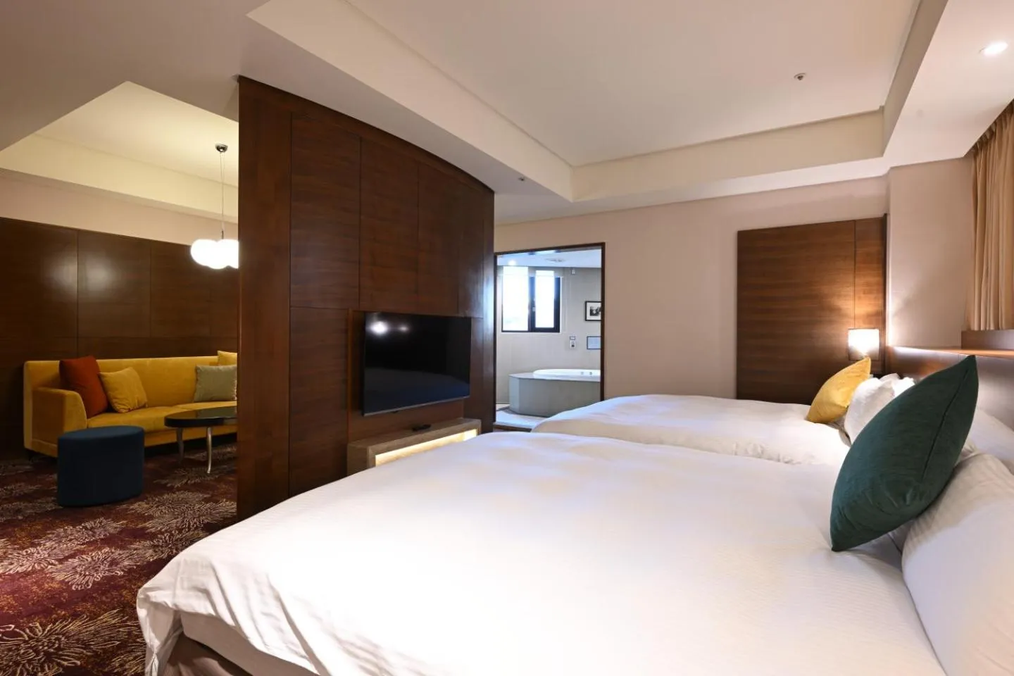 Photo of the whole room, Bed in Via Hotel Breeze