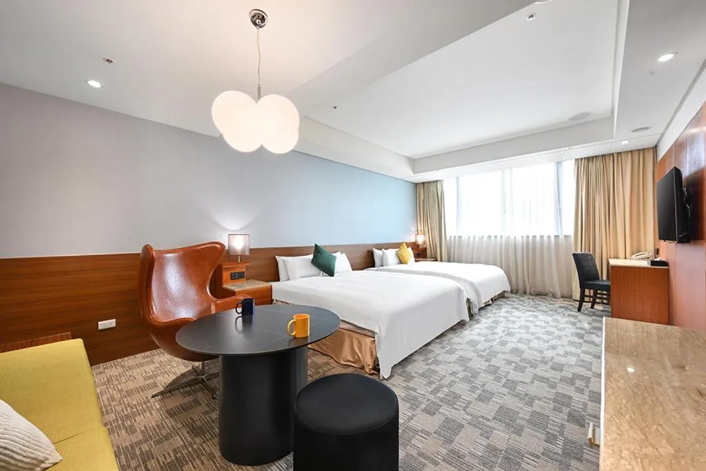 Photo of the whole room, Bed in Via Hotel Breeze