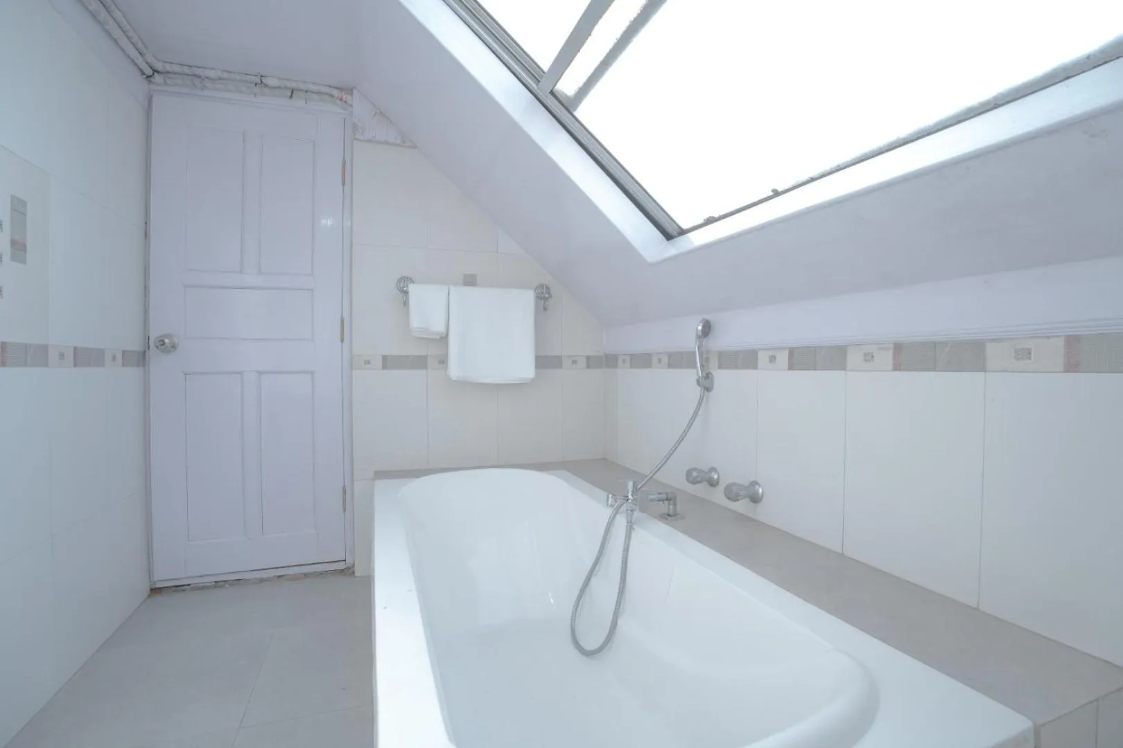 Bathroom in Poshtel, Meghma , Sandakphu