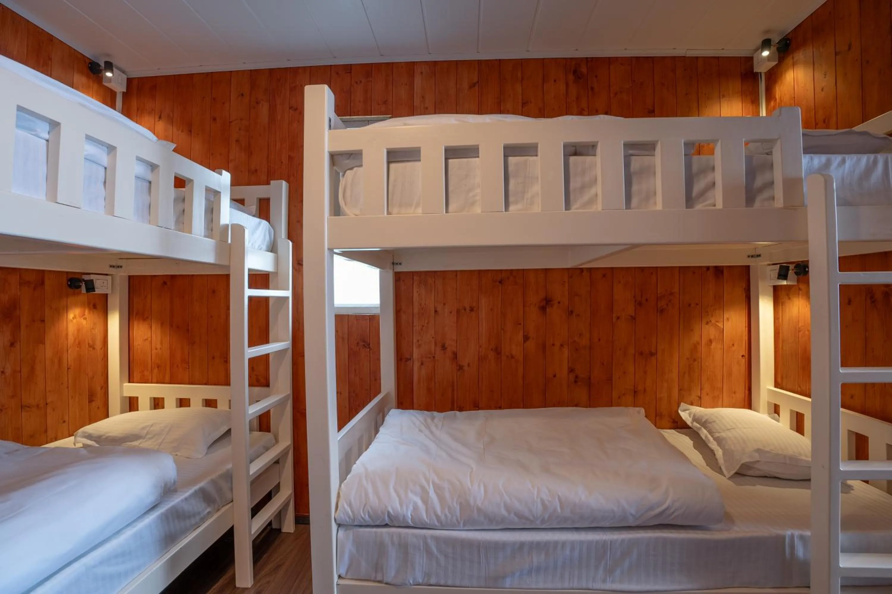 Bed in Poshtel, Meghma , Sandakphu