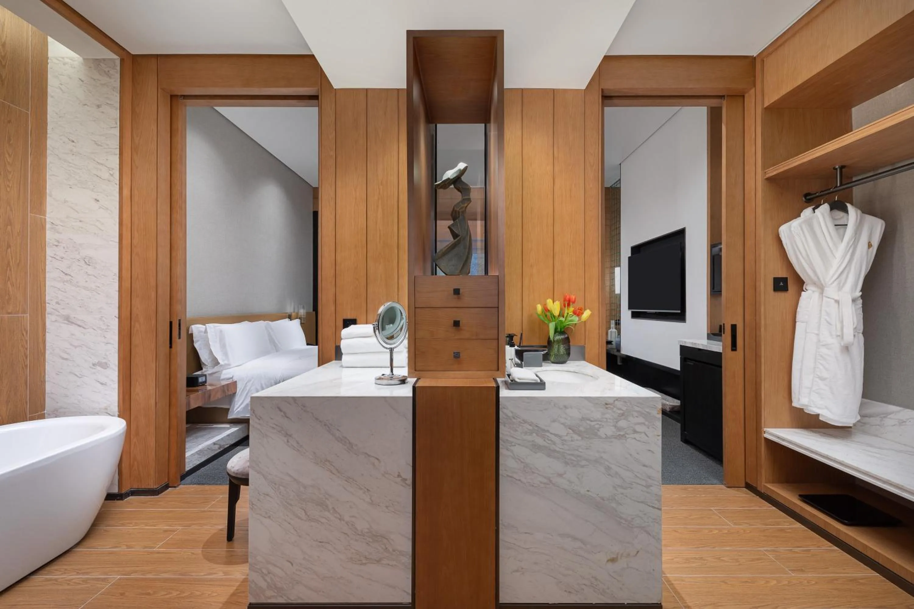 Toilet, Bed in InterContinental Chongli, an IHG Hotel