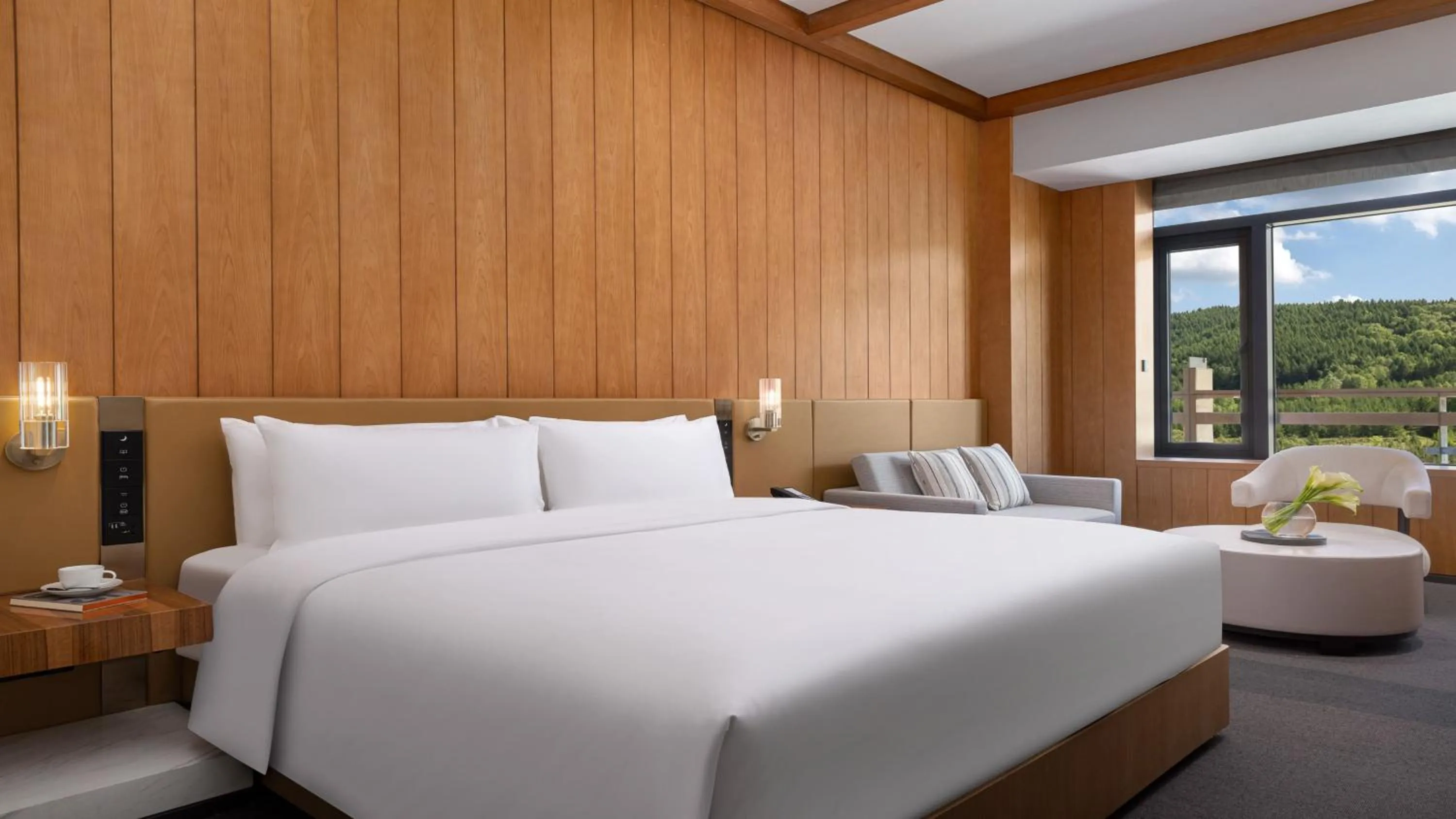 Photo of the whole room, Bed in InterContinental Chongli, an IHG Hotel