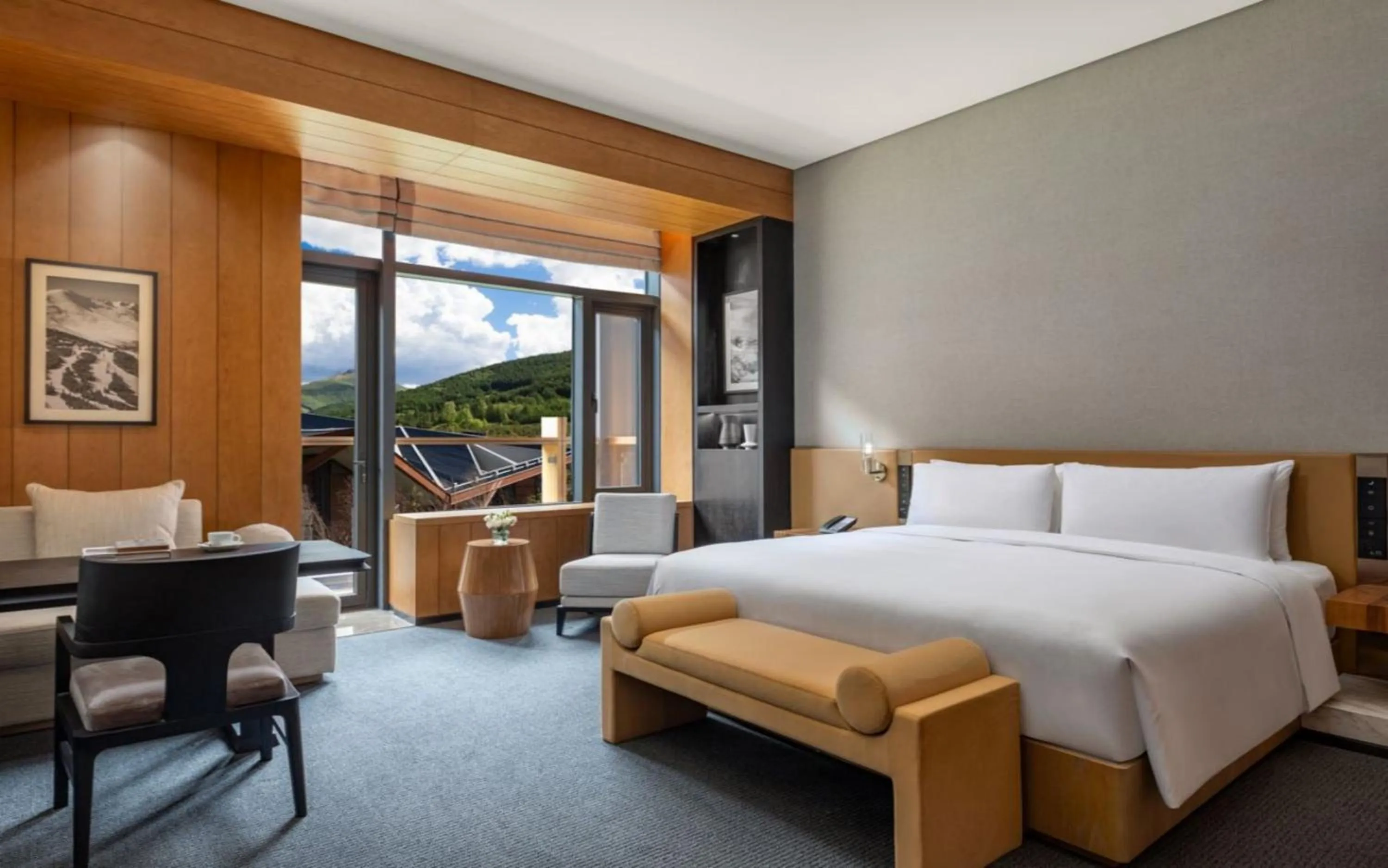 Photo of the whole room, Bed in InterContinental Chongli, an IHG Hotel