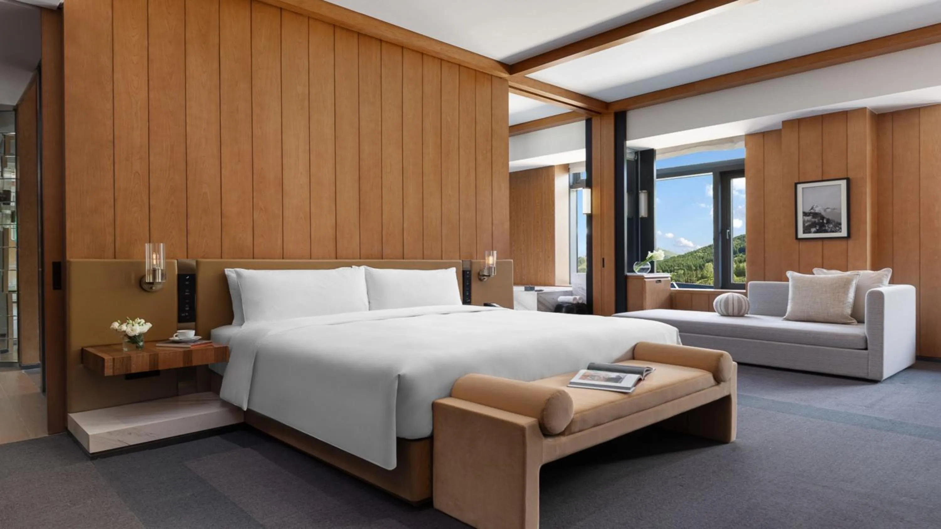 Photo of the whole room, Bed in InterContinental Chongli, an IHG Hotel