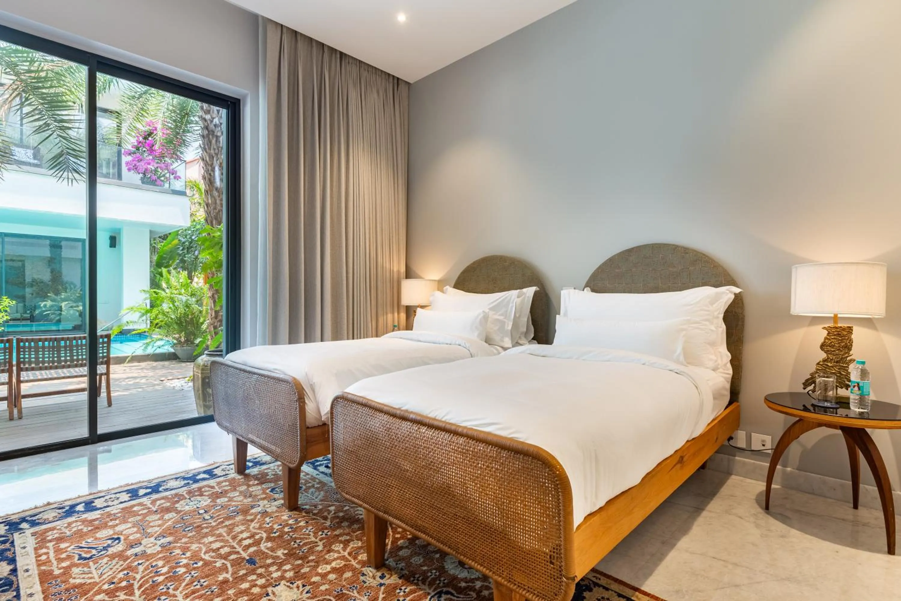 Bed in Amorzito by Solitaire Stays