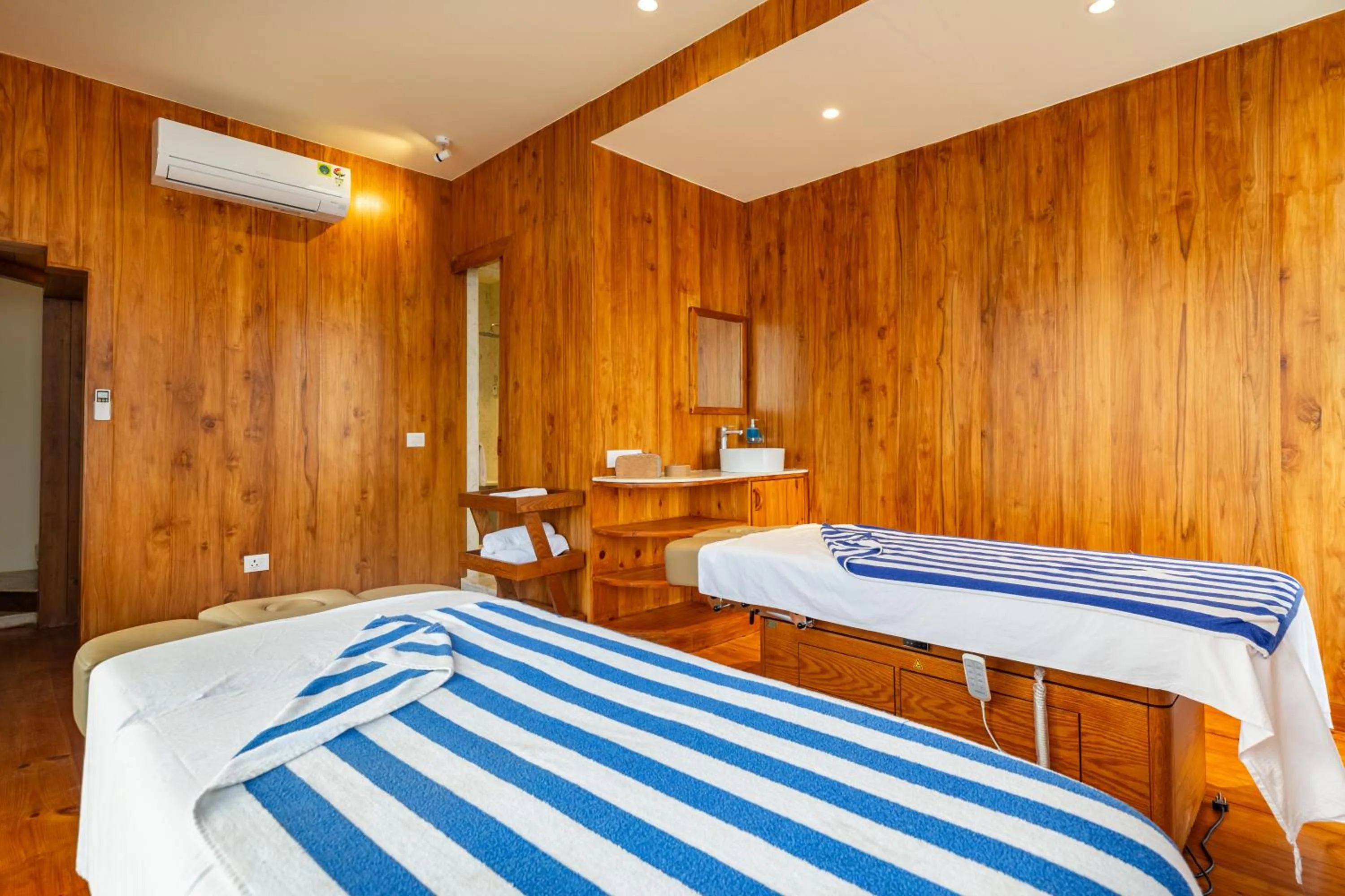 Amorzito by Solitaire Stays