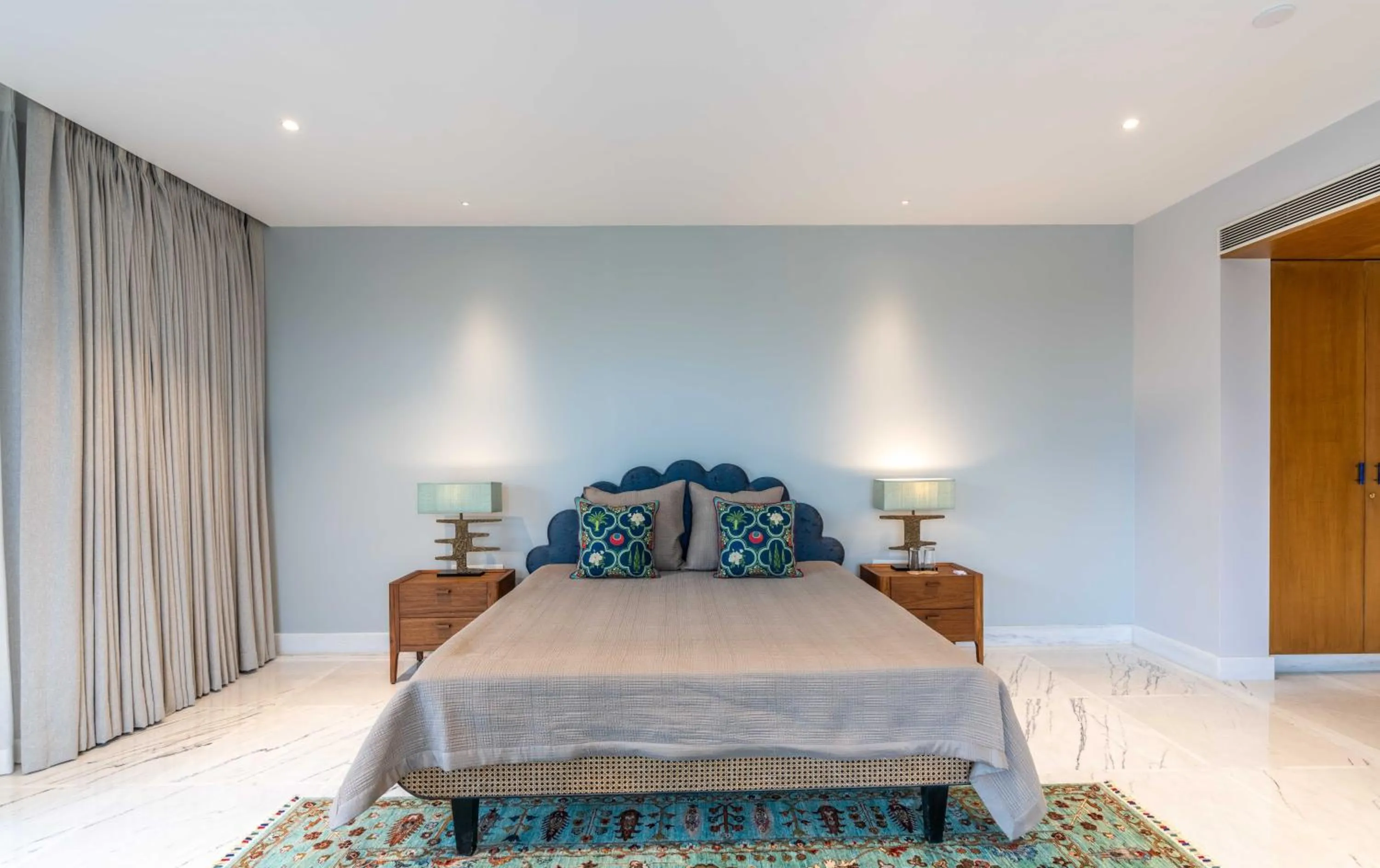 Bed in Amorzito by Solitaire Stays