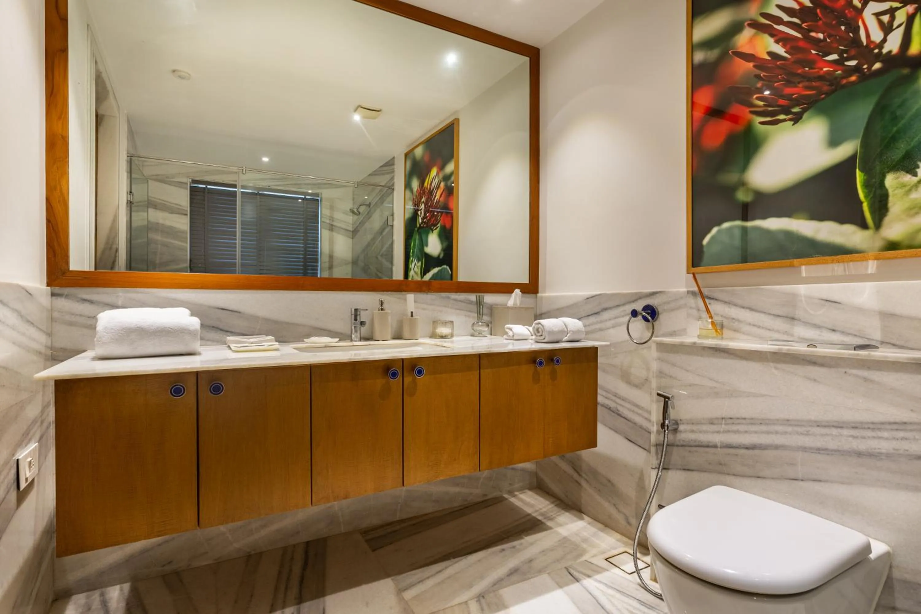 Amorzito by Solitaire Stays