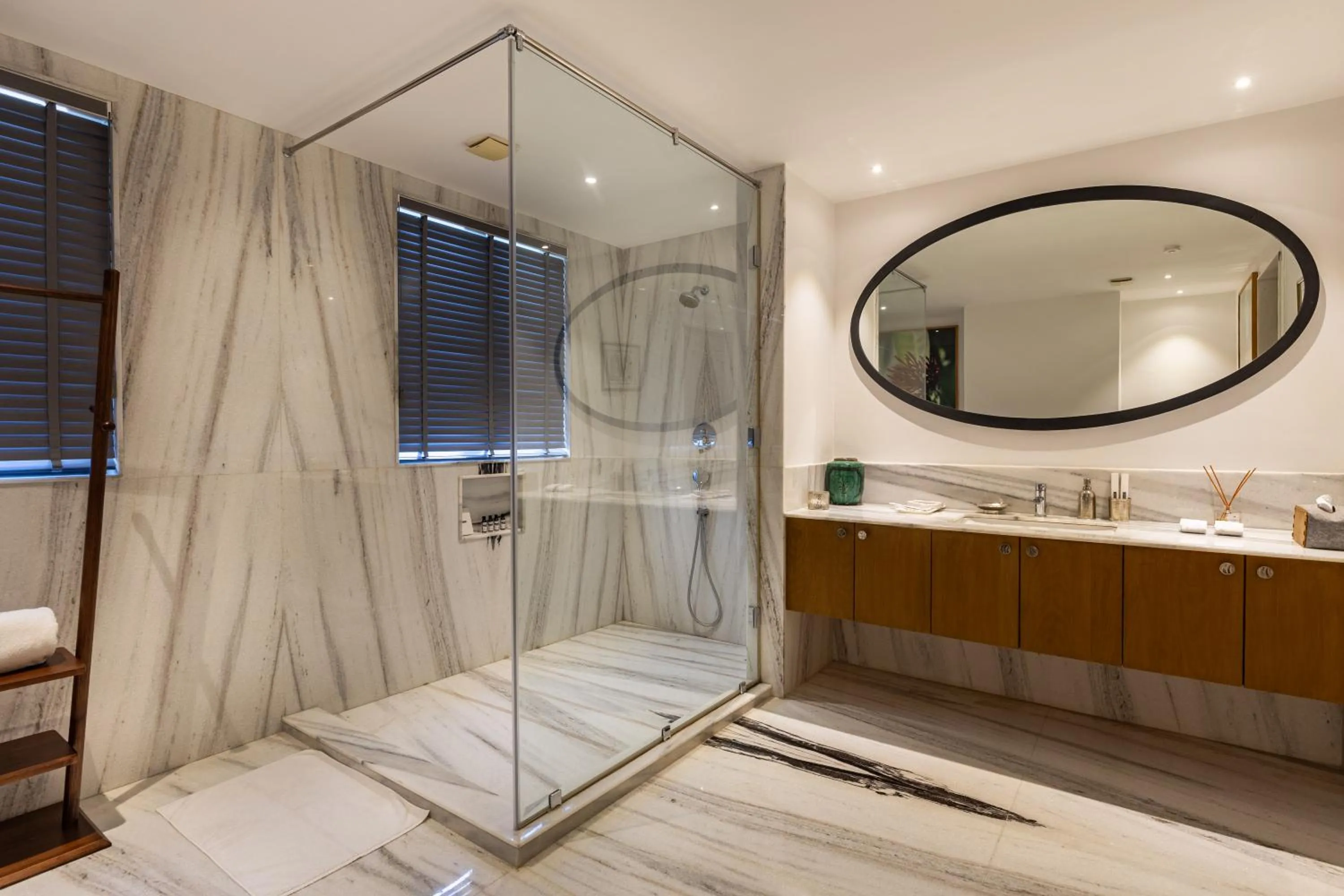 Amorzito by Solitaire Stays