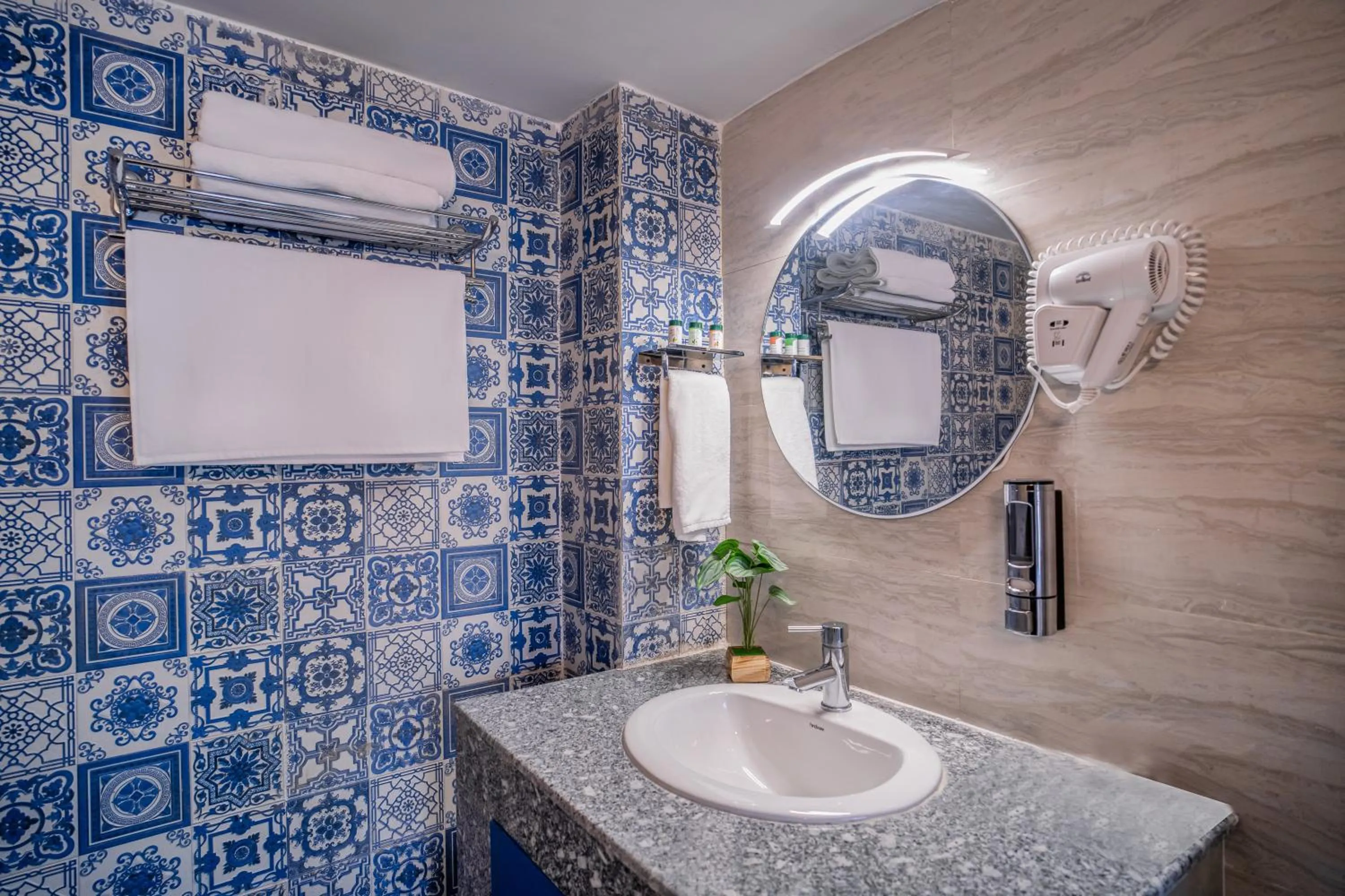 Shower in The Neeraj Ganga Cottages