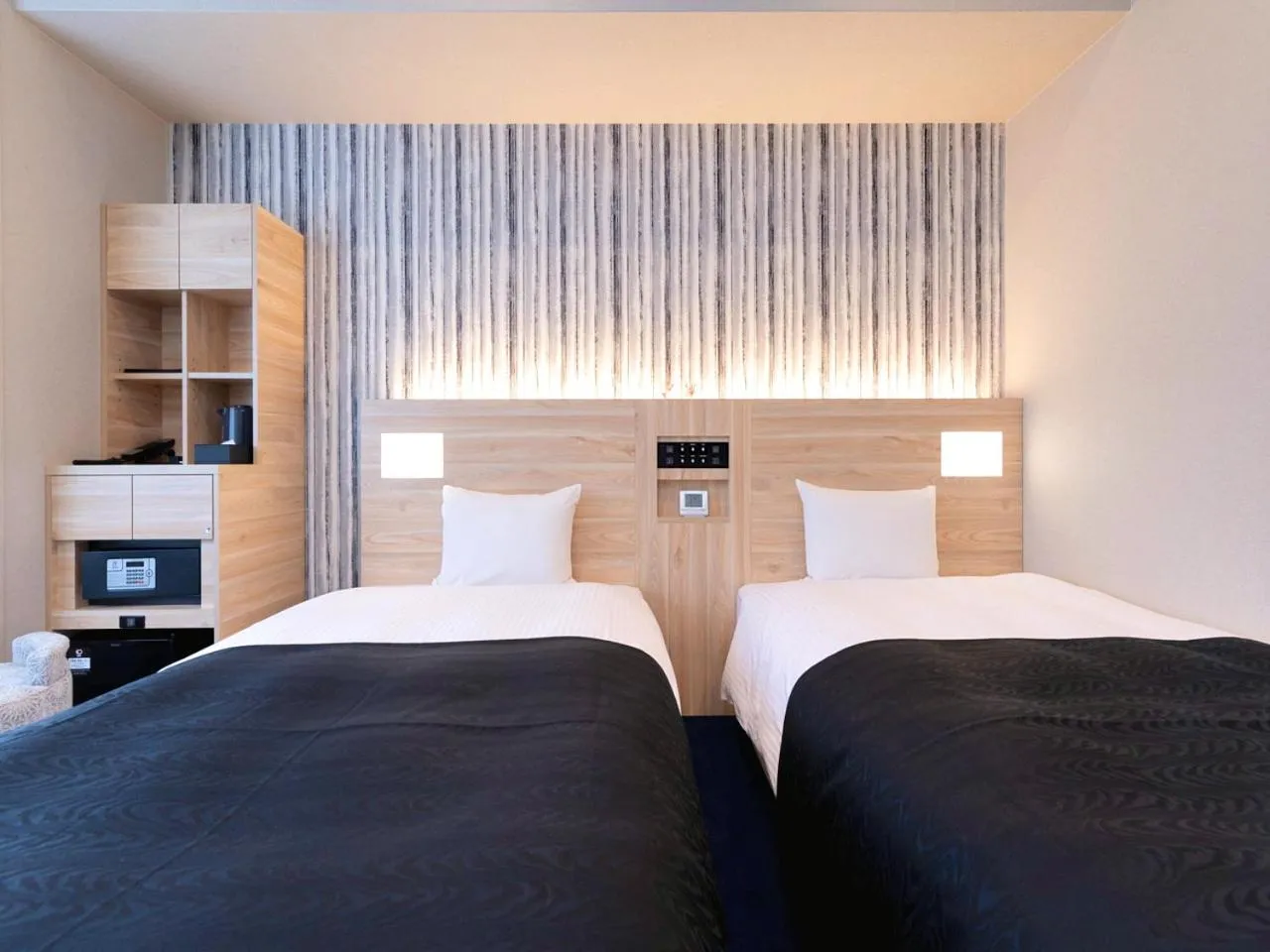 Photo of the whole room, Bed in APA Hotel Kyoto Gojo Omiya