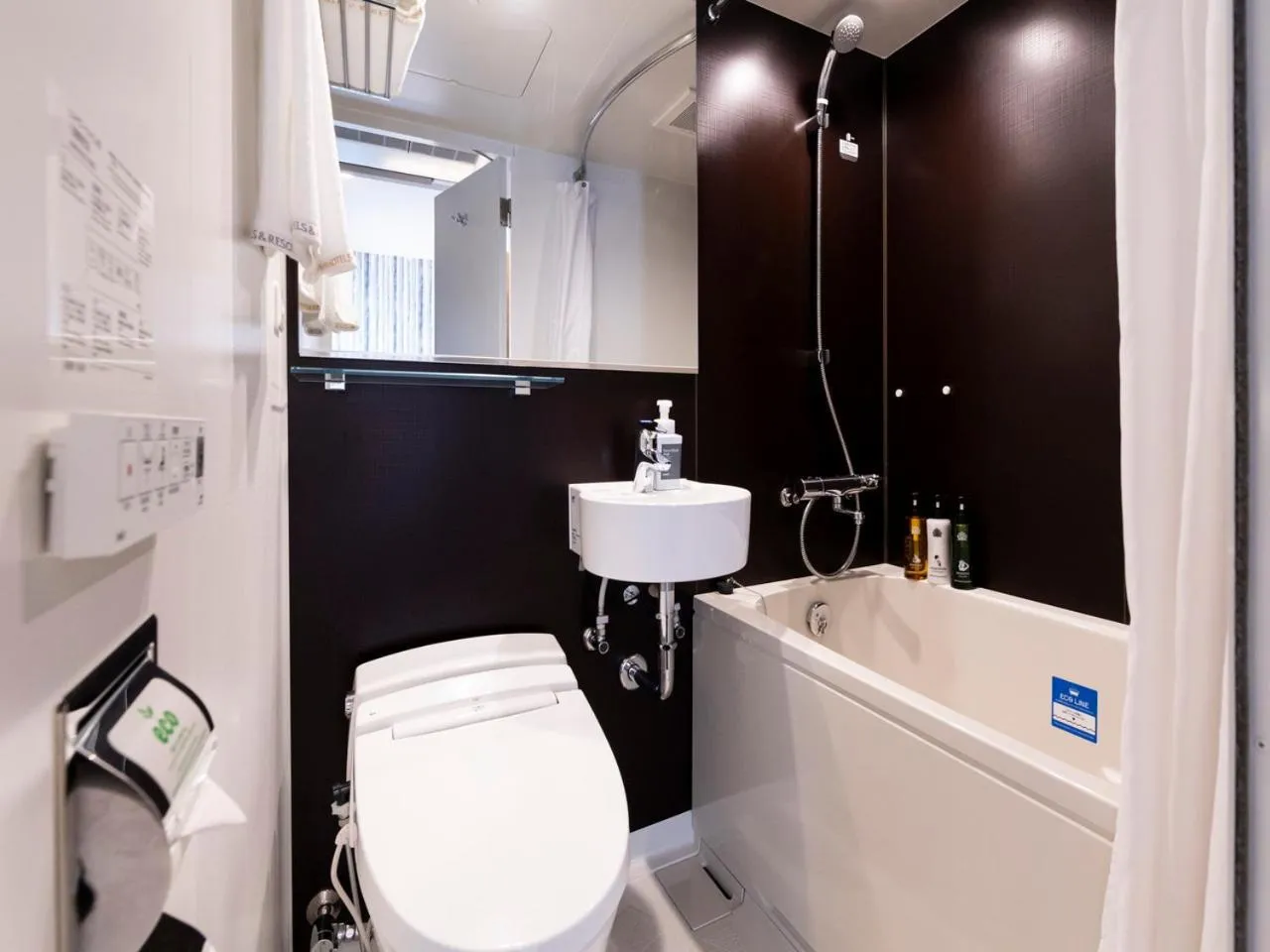 Bathroom in APA Hotel Kyoto Gojo Omiya