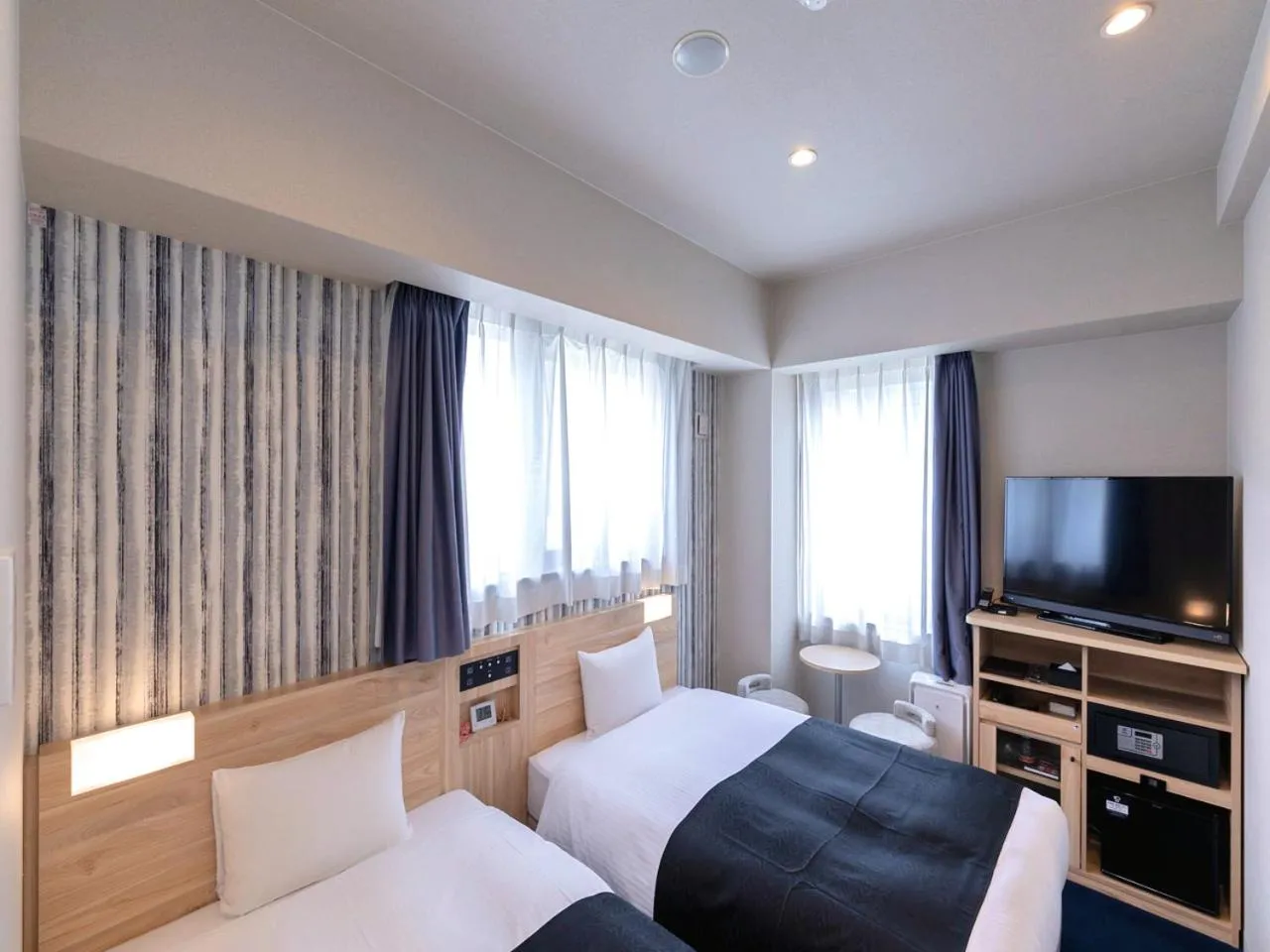 Photo of the whole room, Bed in APA Hotel Kyoto Gojo Omiya