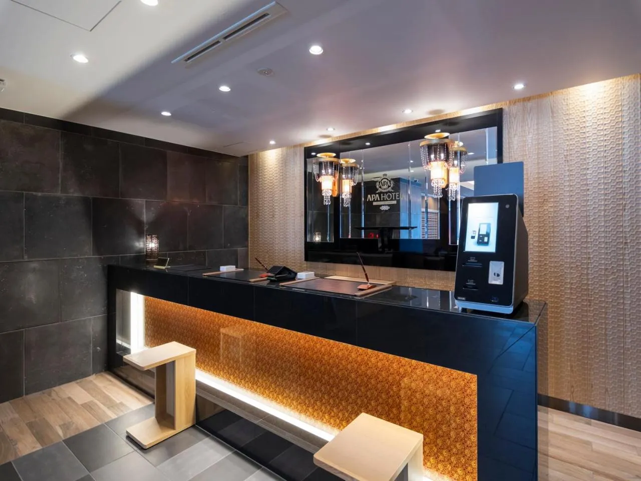 Lobby or reception in APA Hotel Kyoto Gojo Omiya