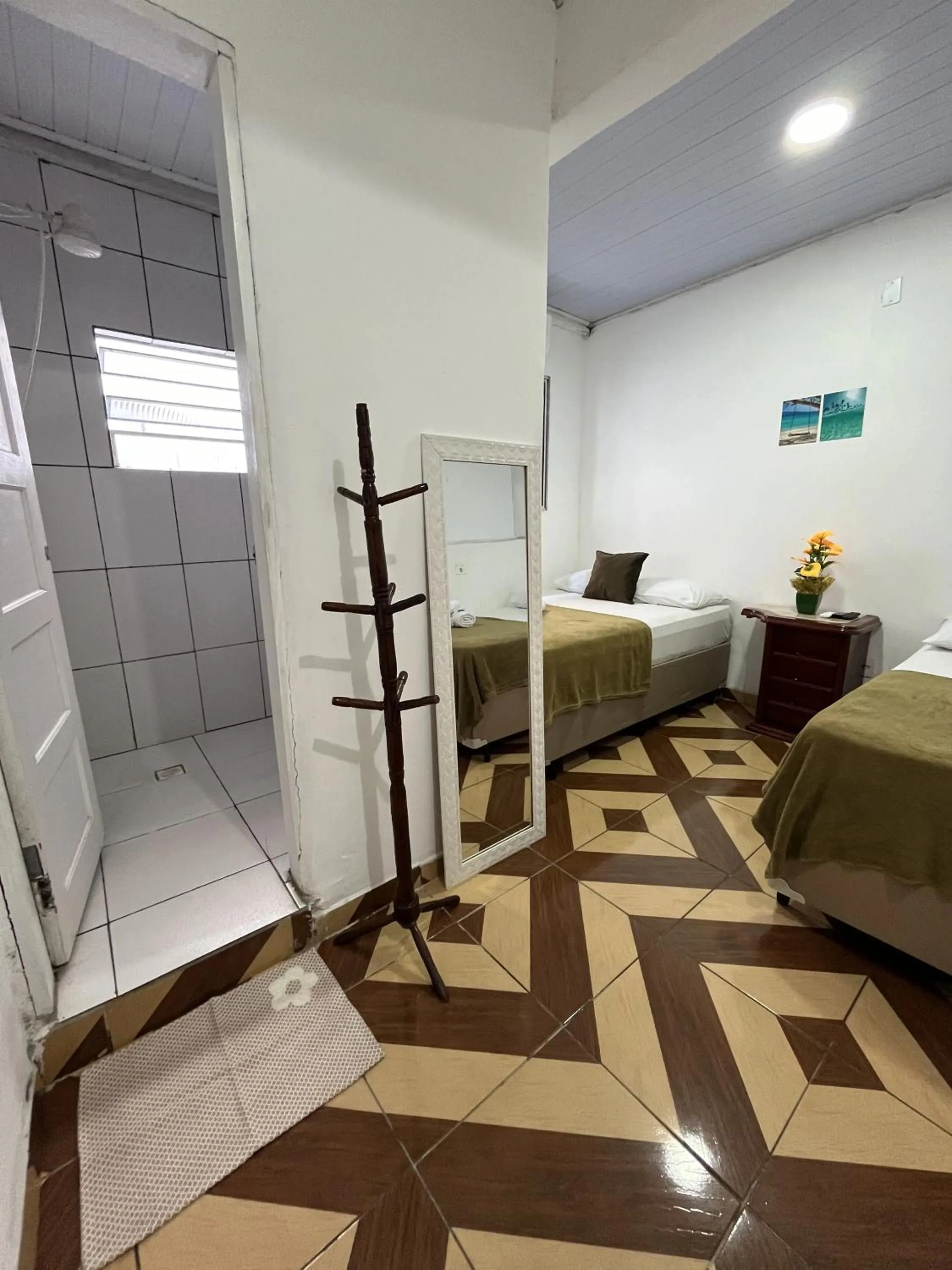 Photo of the whole room, Bed in Pousada Aloha Santos