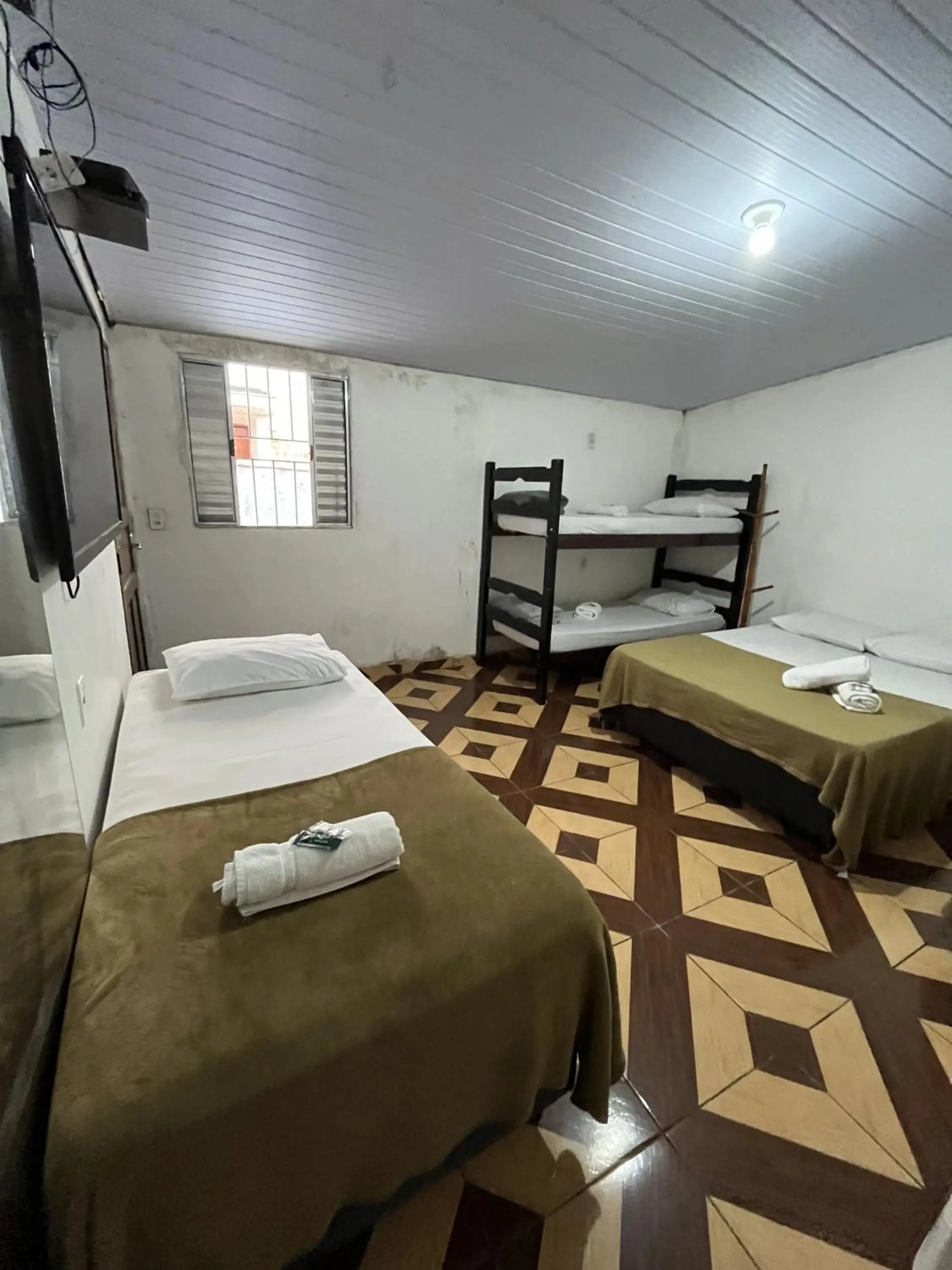 Photo of the whole room, Bed in Pousada Aloha Santos