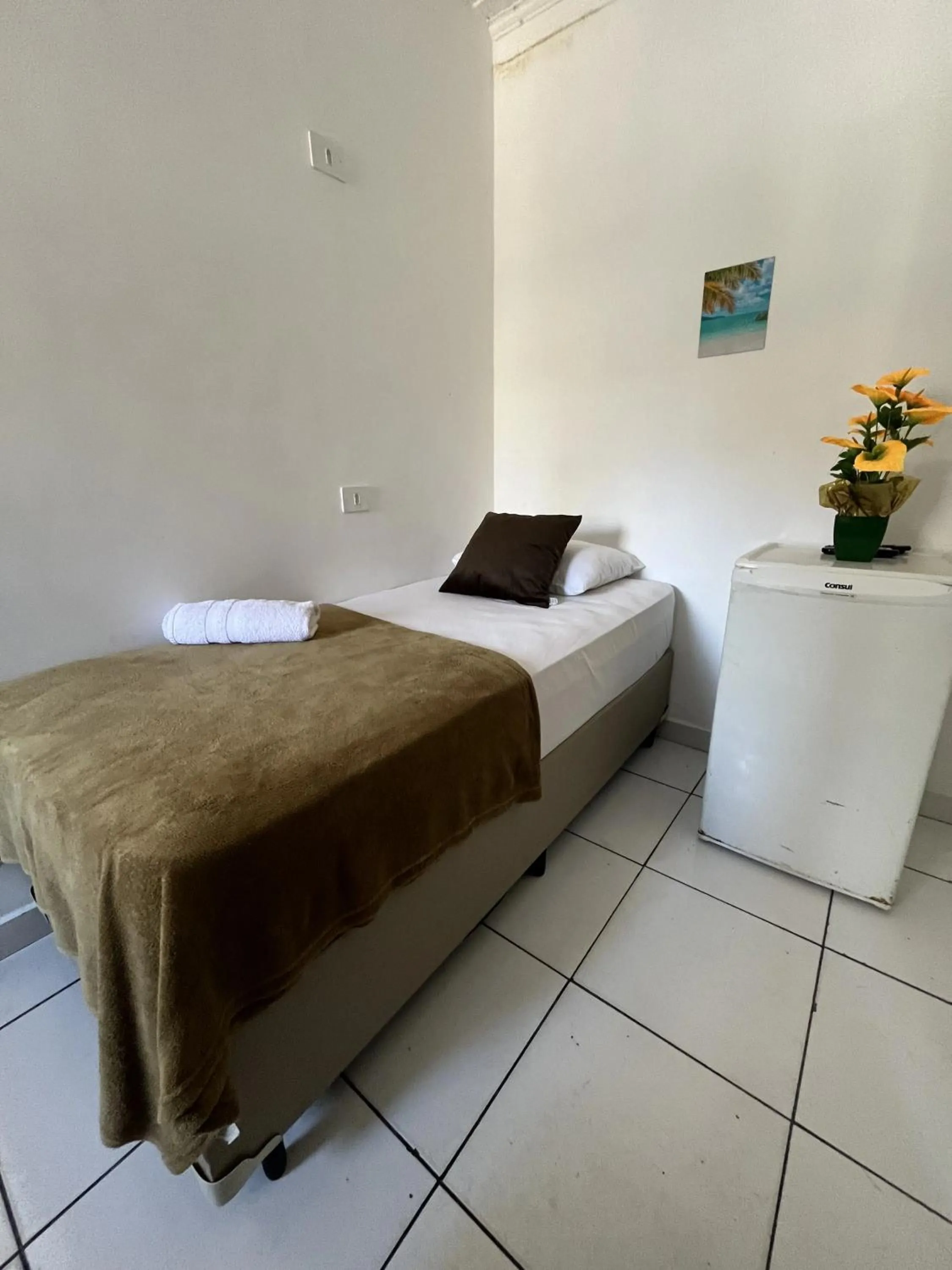 Photo of the whole room, Bed in Pousada Aloha Santos