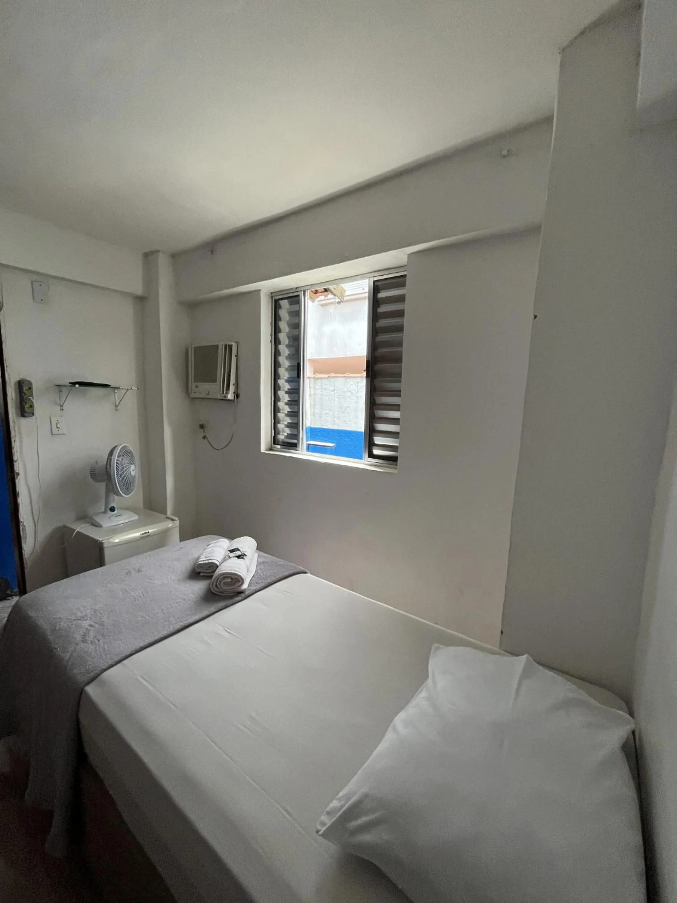 Photo of the whole room, Bed in Pousada Aloha Santos