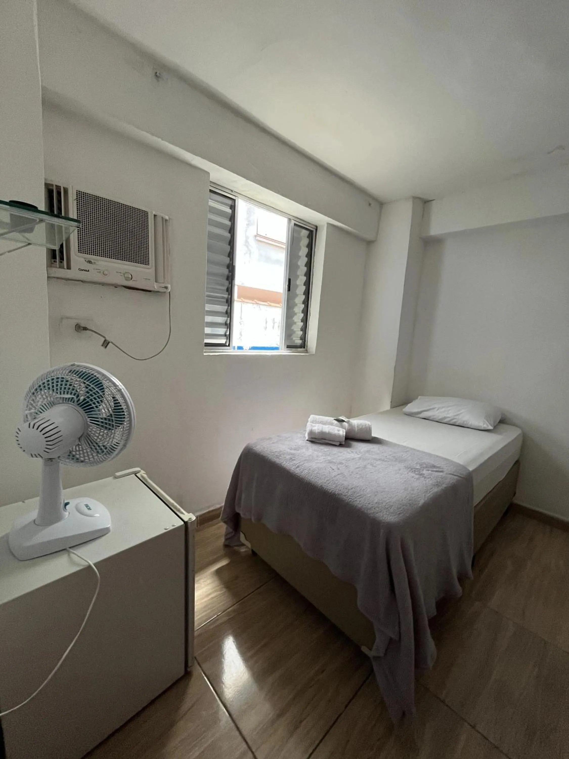 Photo of the whole room, Bed in Pousada Aloha Santos