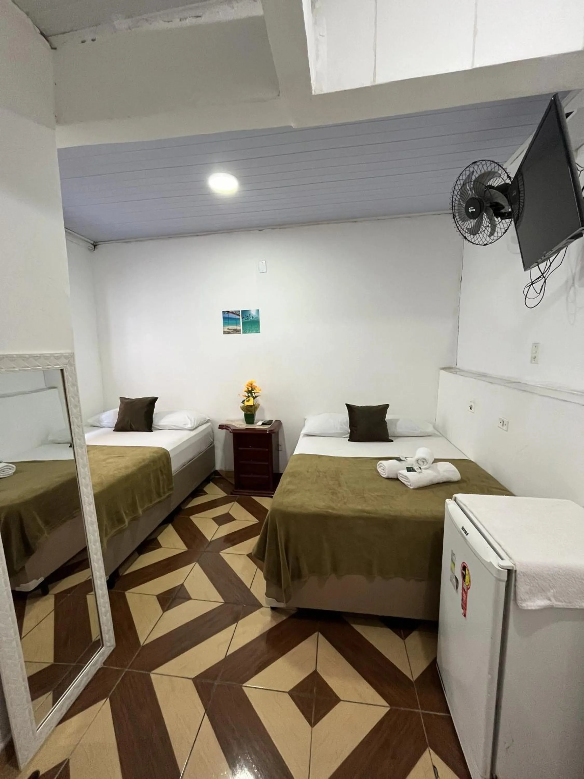 Photo of the whole room, Bed in Pousada Aloha Santos