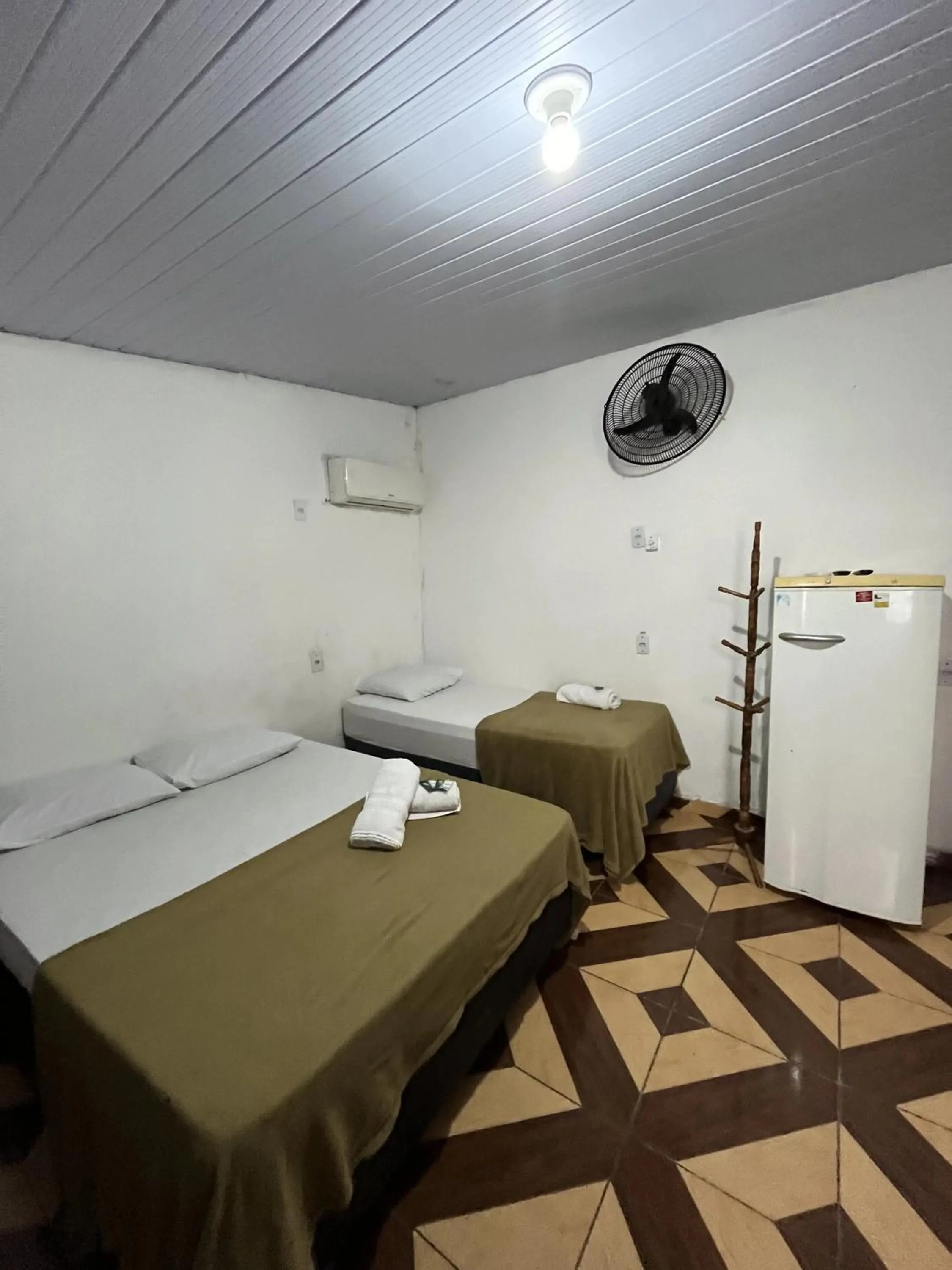 Photo of the whole room, Bed in Pousada Aloha Santos