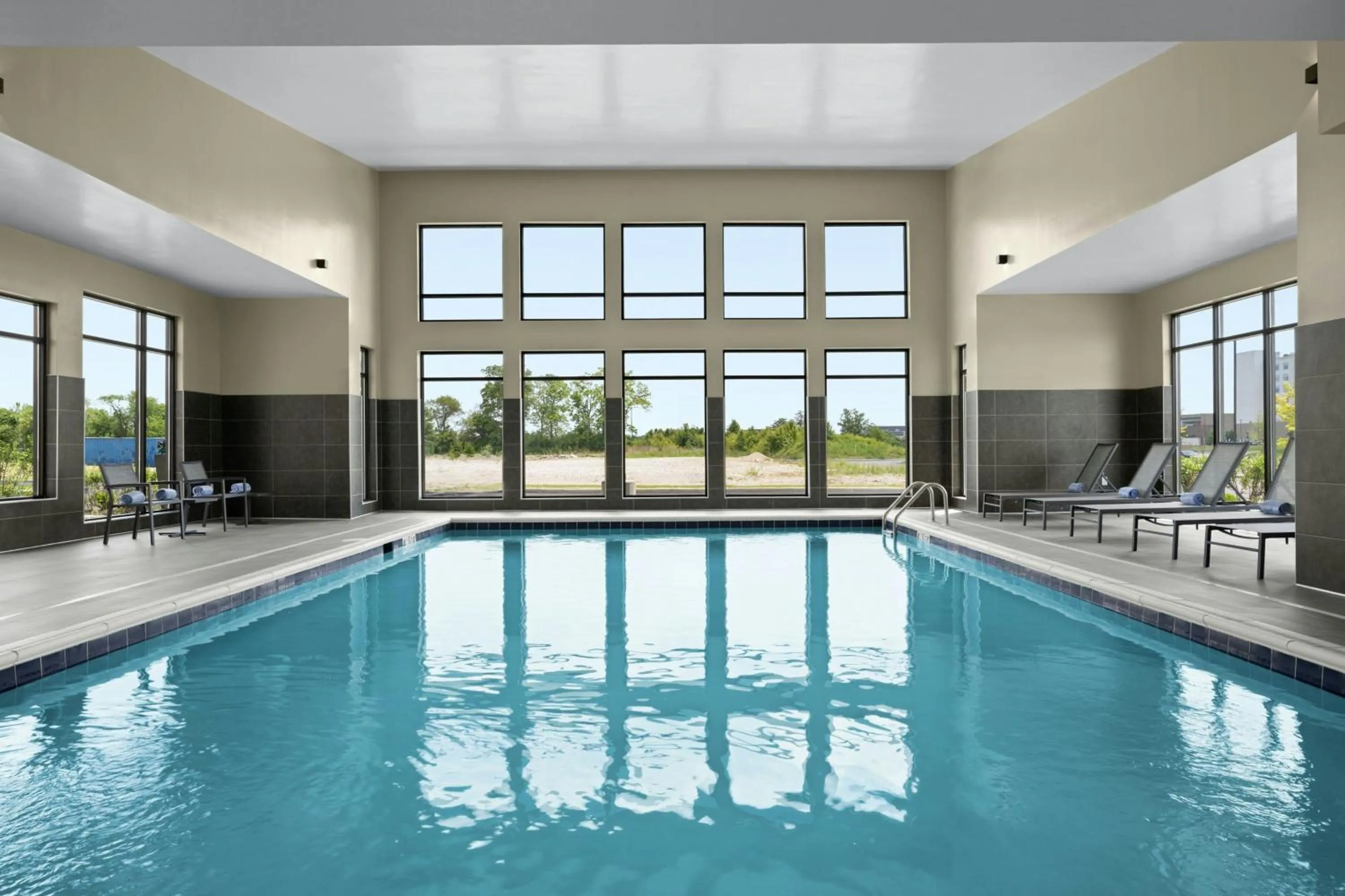 Swimming pool in Residence Inn by Marriott Indianapolis Noblesville