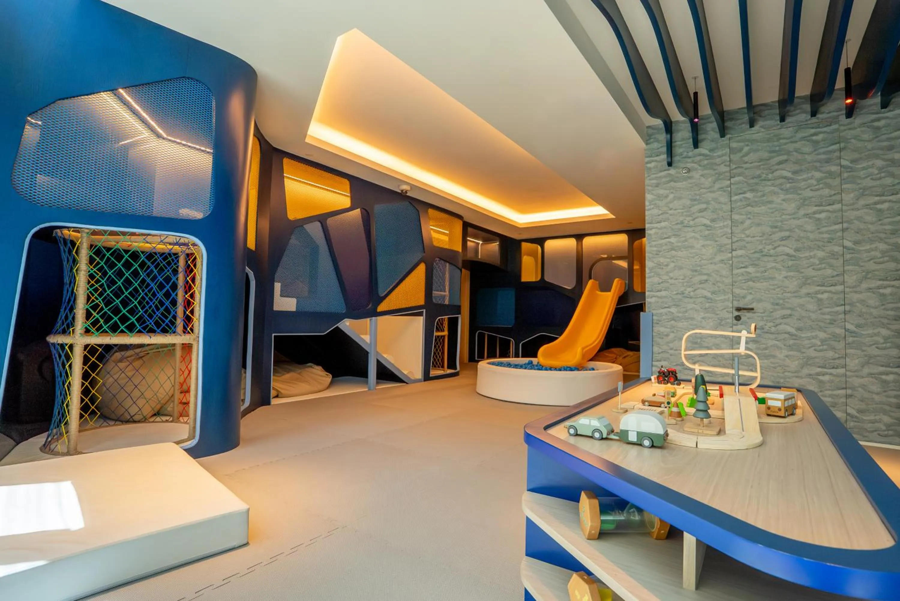 Kids's club in Rosewood Doha