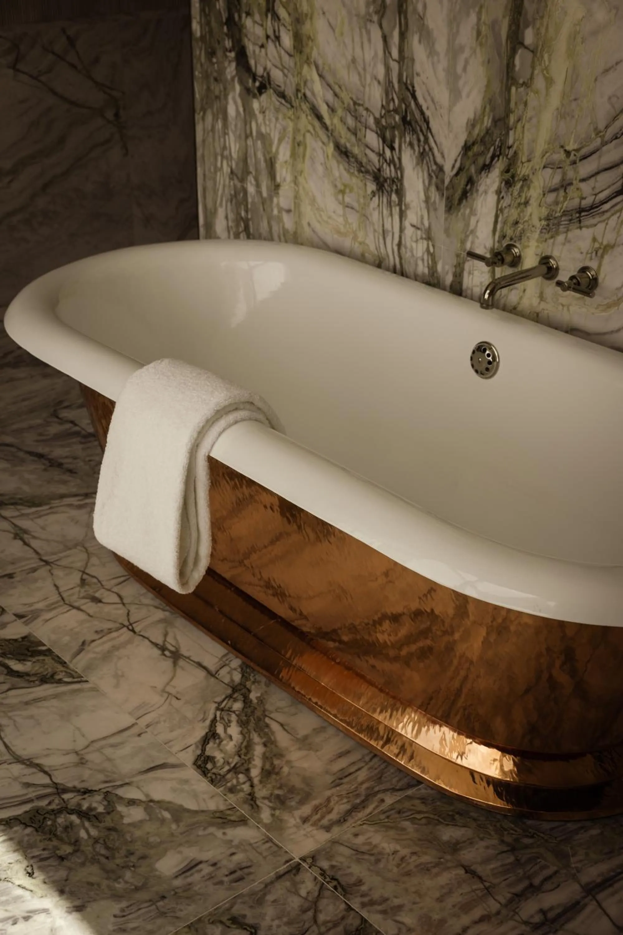 Bath in Rosewood Doha