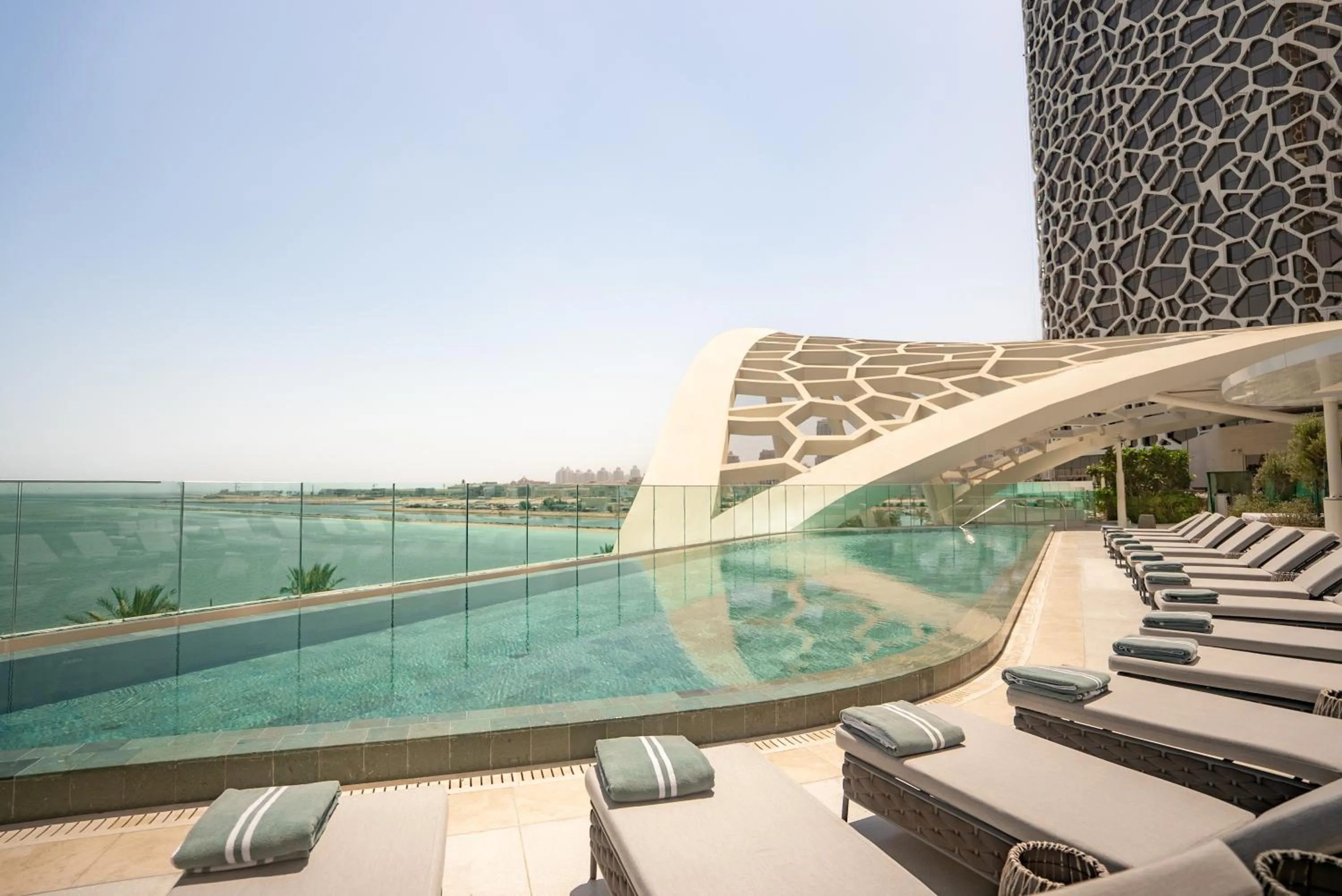Swimming pool in Rosewood Doha