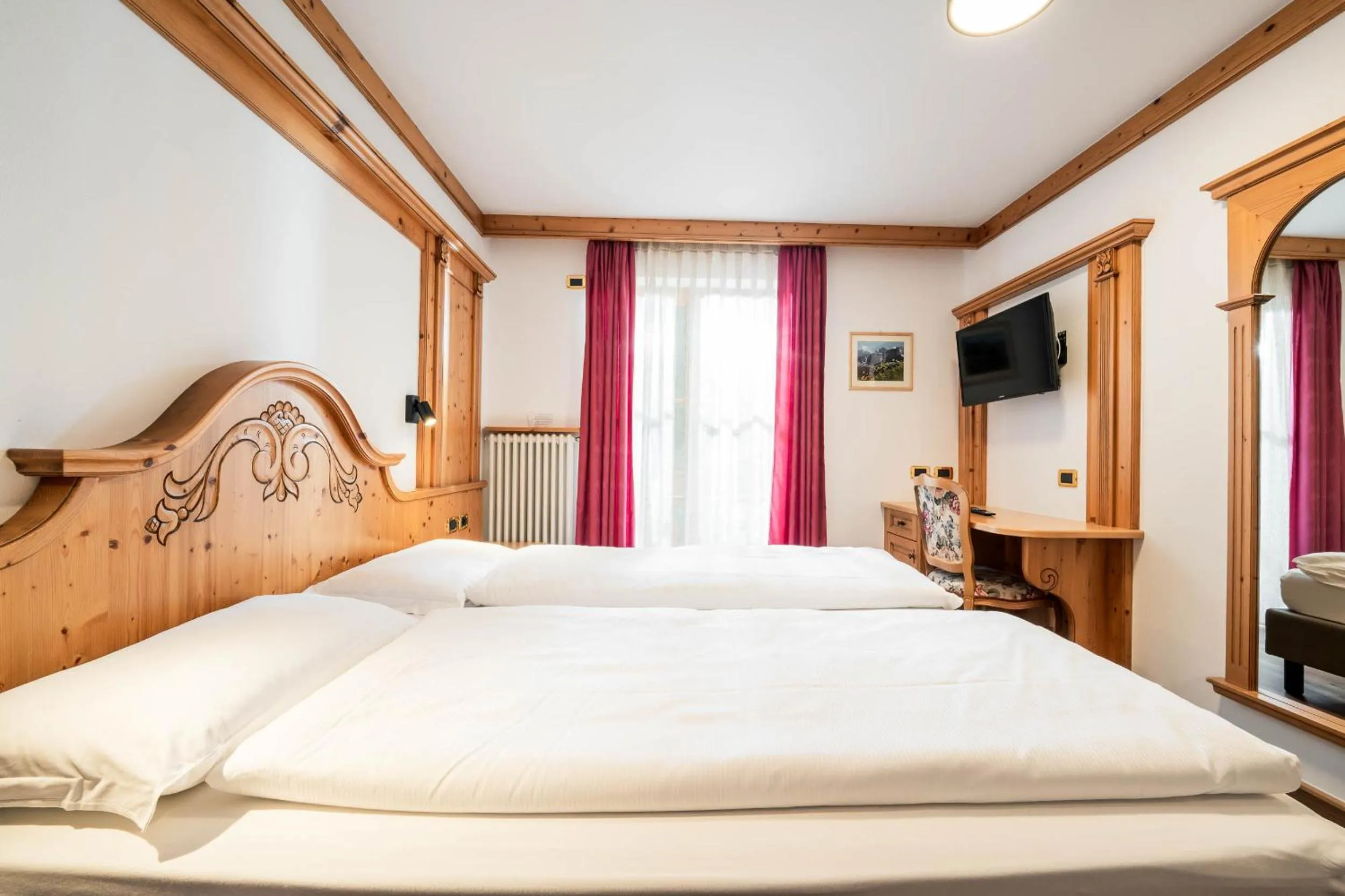 Communal lounge/ TV room, Bed in EL CIASEL