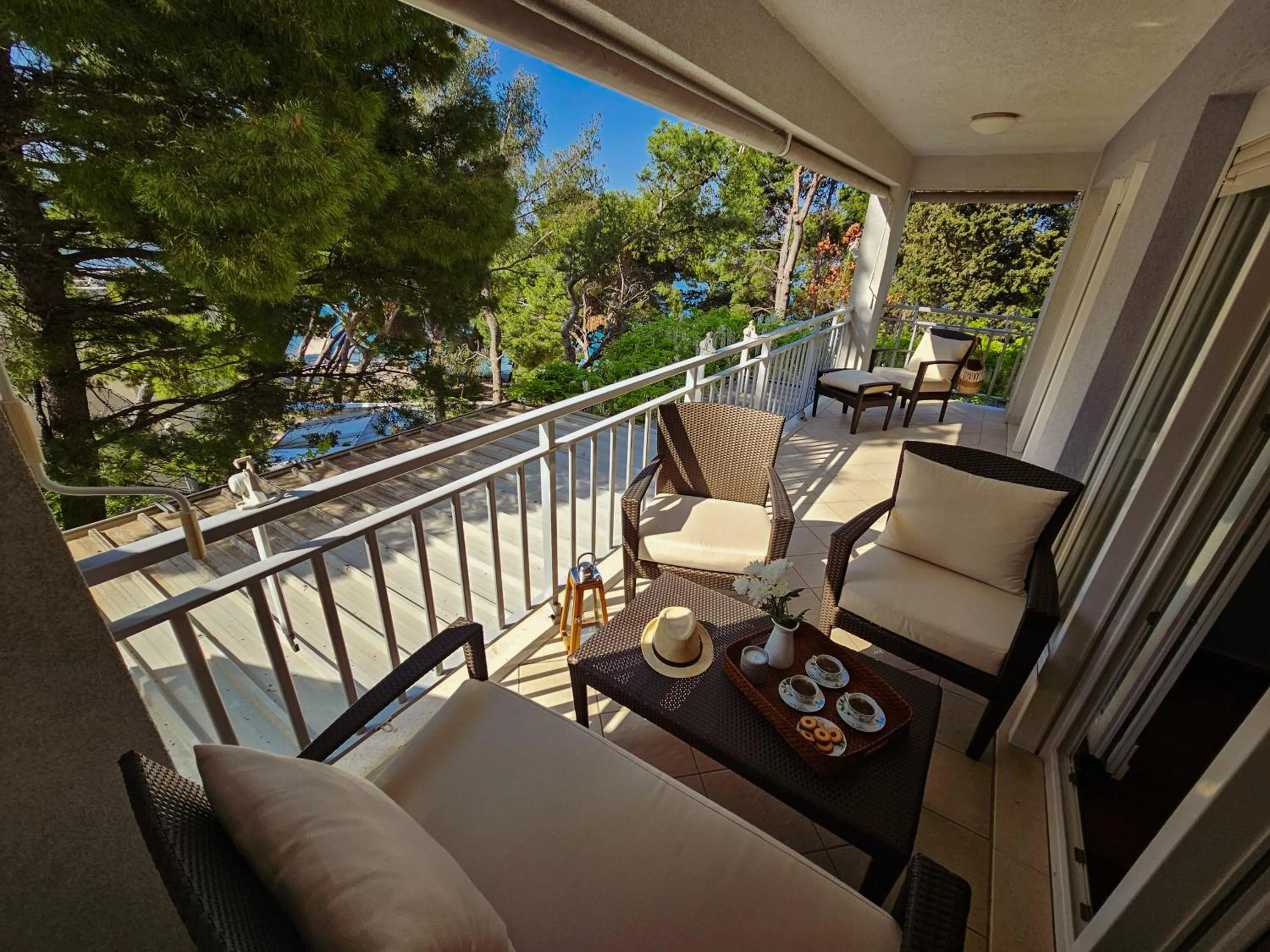 Apartment Mirna, 2-bedroom Apartment, Overlooking the Beach
