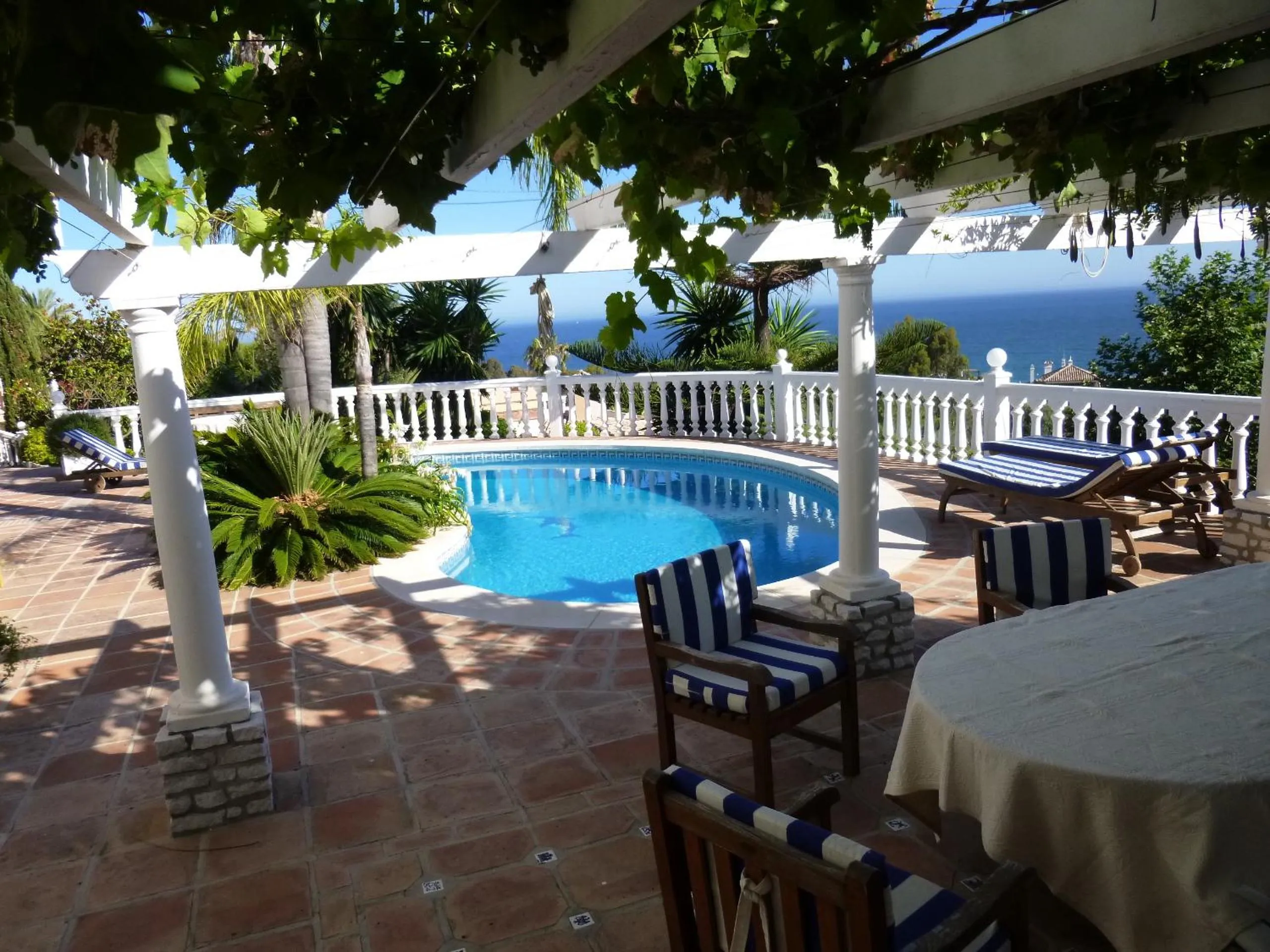 Swimming pool in La Perla de Torrenueva