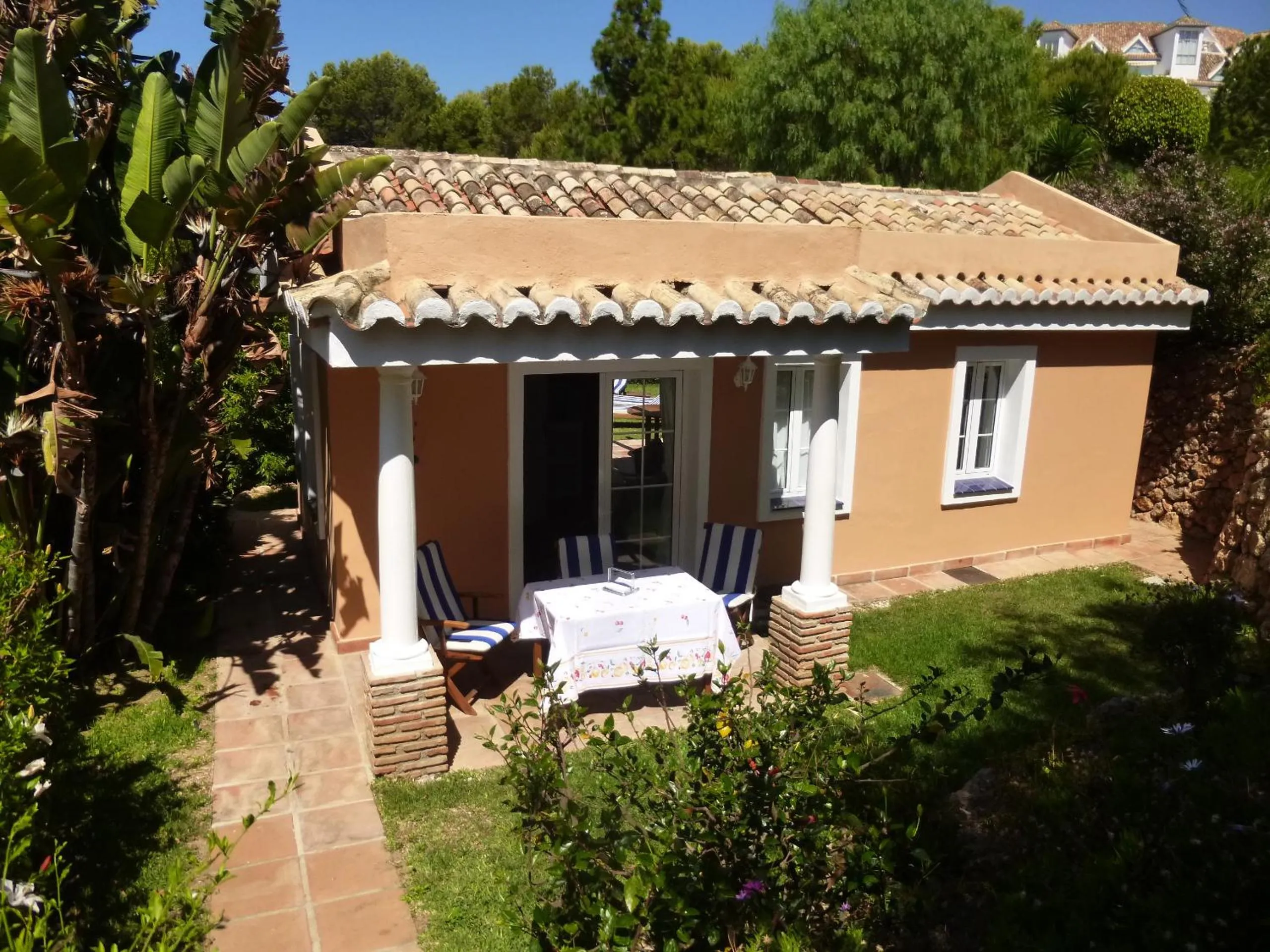 Facade/entrance in La Perla de Torrenueva