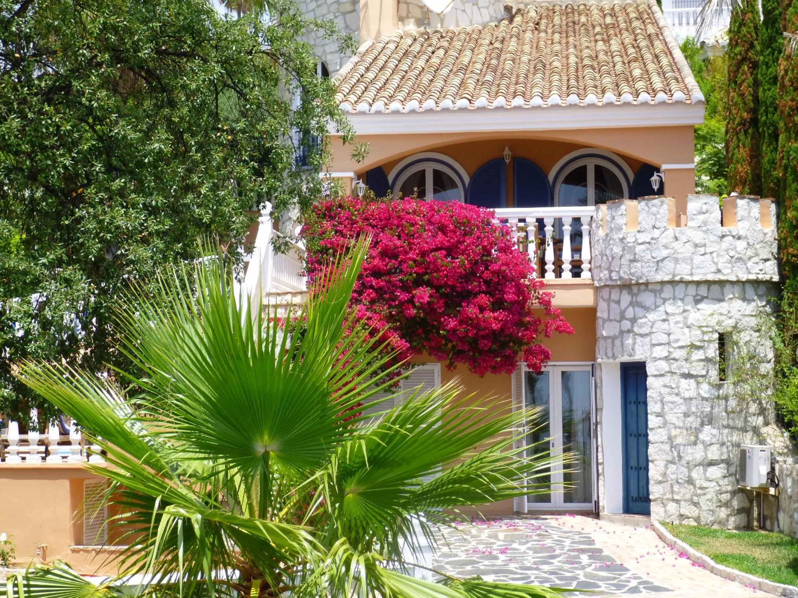 Facade/entrance in La Perla de Torrenueva