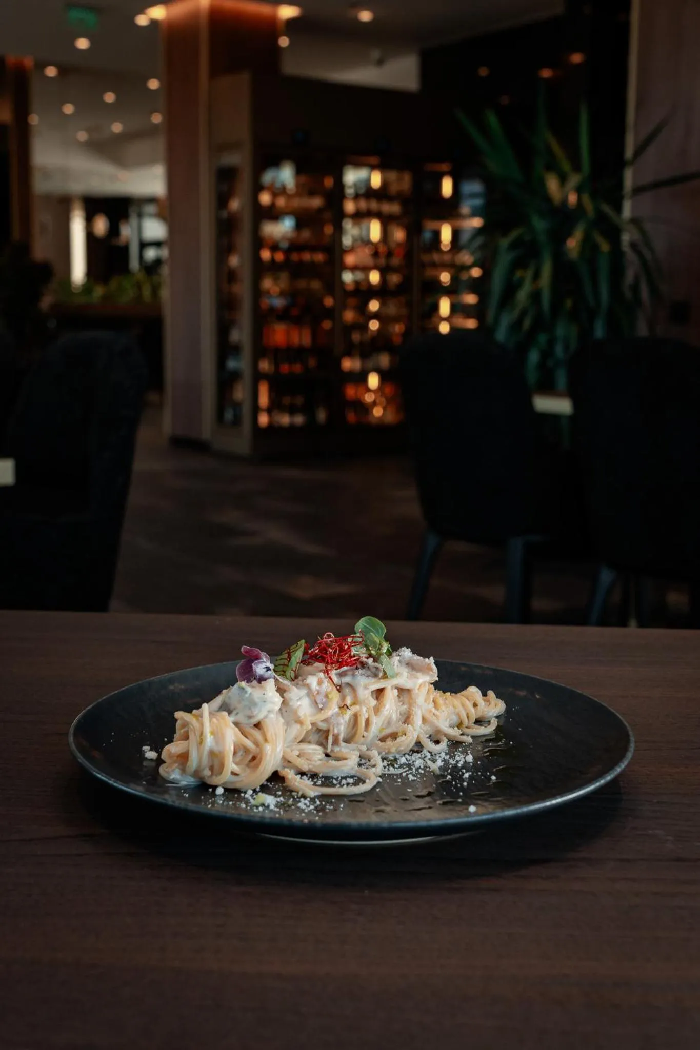 Restaurant/places to eat in Sky Airport Hotel