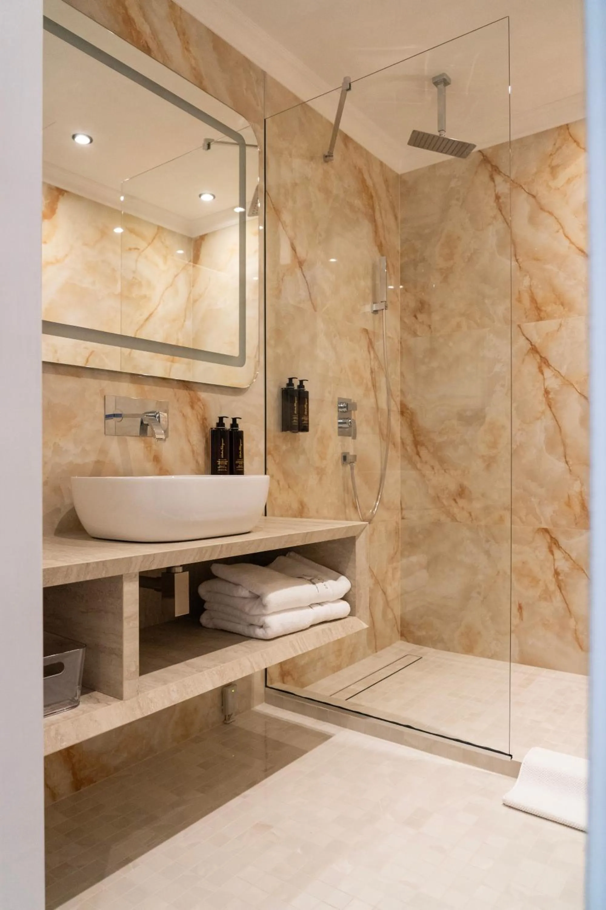 Shower in Sky Airport Hotel