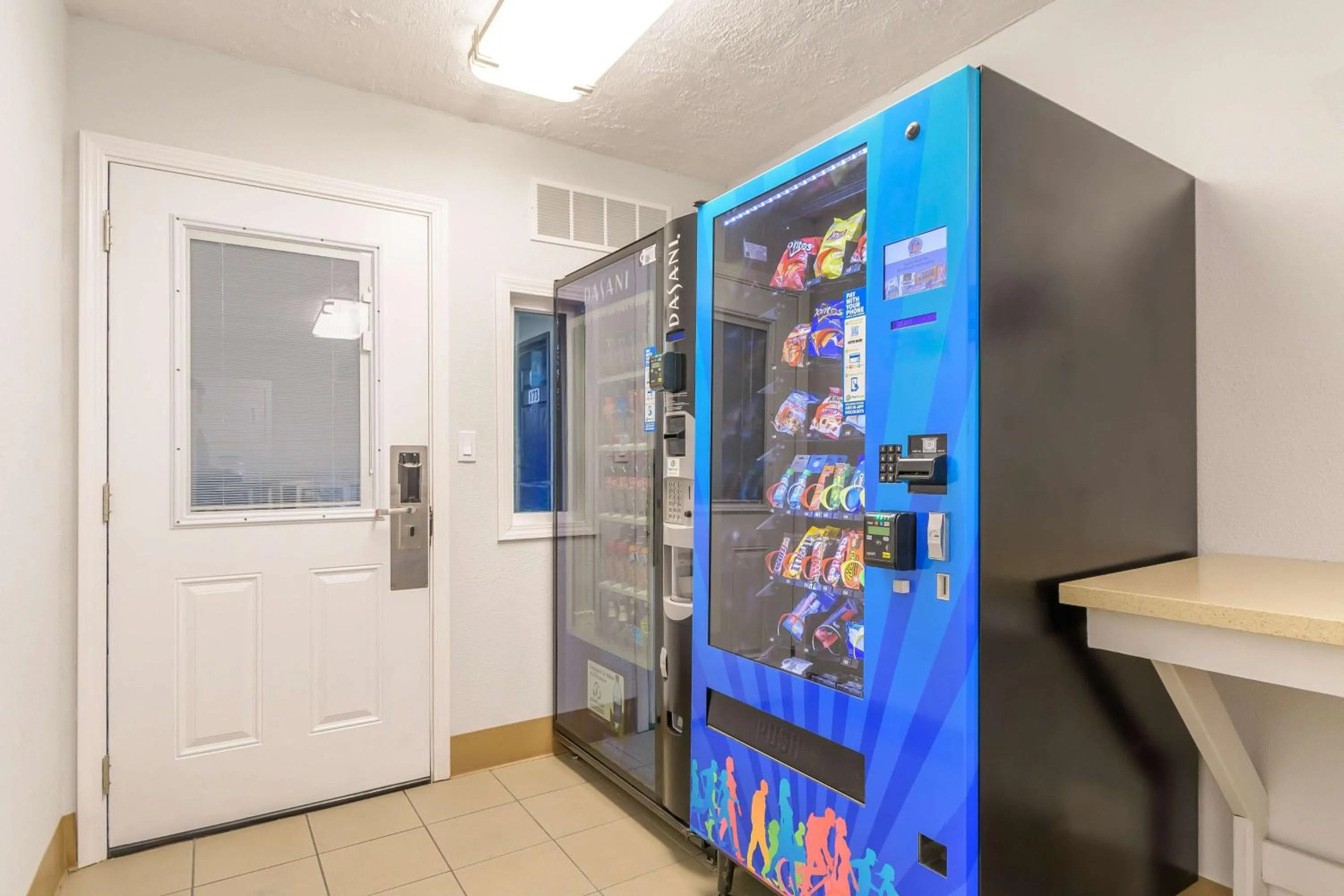 Property building in Studio 6 Hayward, CA Silicon Valley Gateway