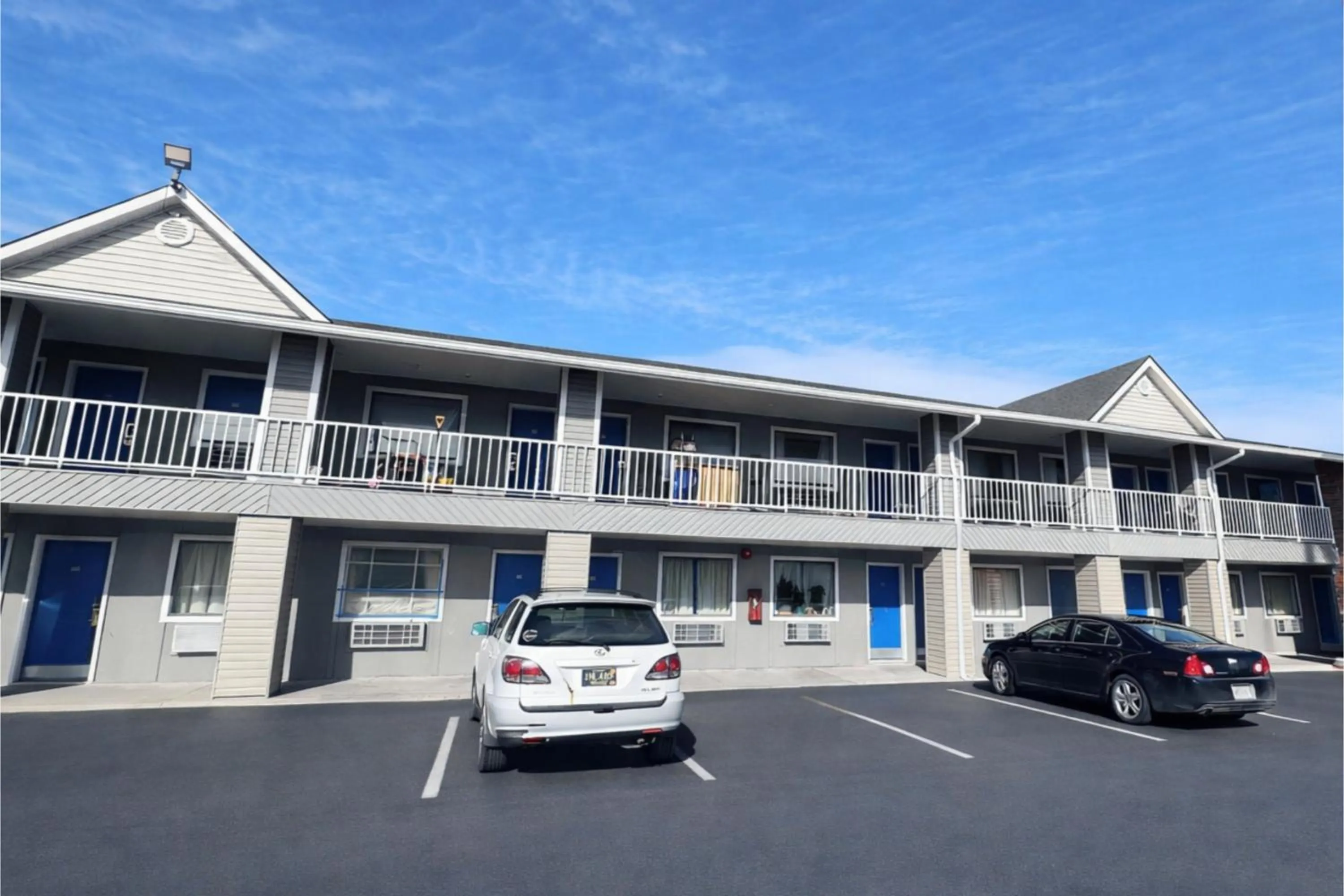 Parking in Residential Suites Blue Springs by Hotel O I 70