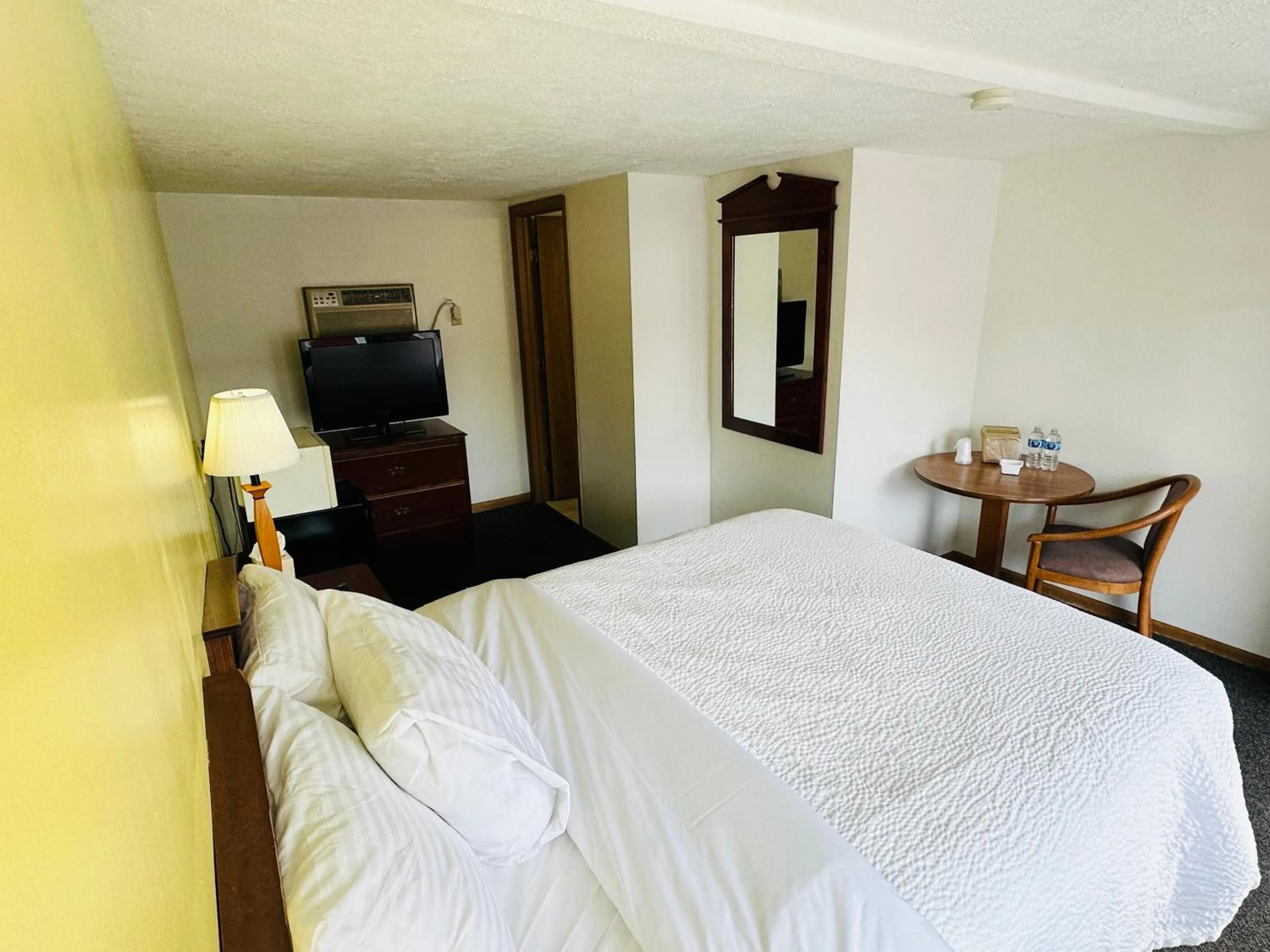 Bed in Quality Lodge