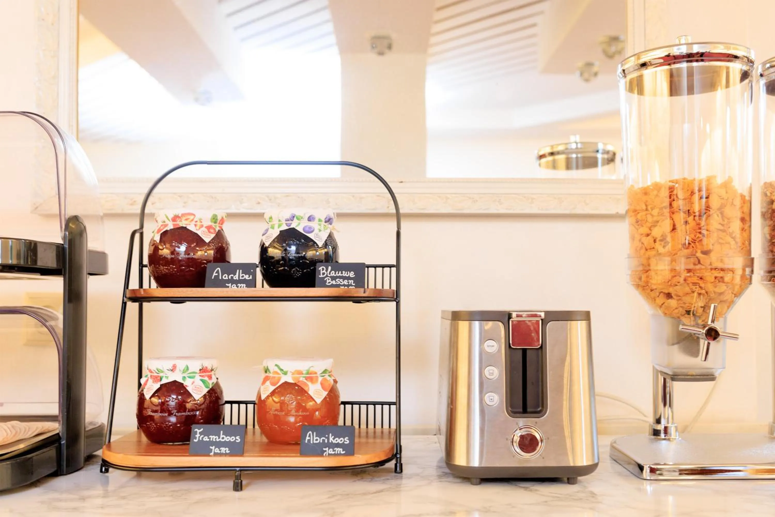 Food and drinks in Hotel Berg en Bos