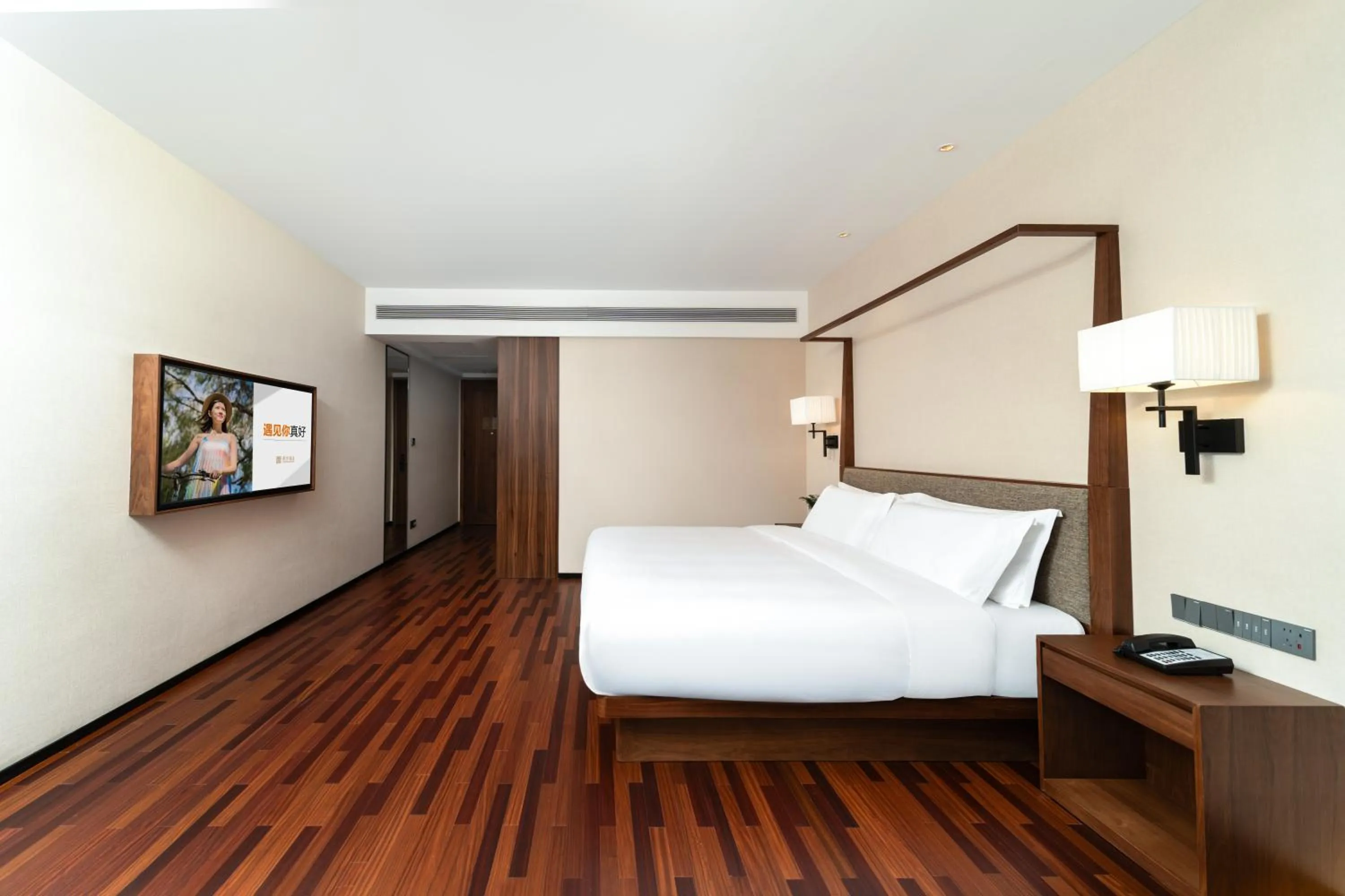 Photo of the whole room, Bed in SSAW Boutique Hotel Foshan Qiandeng Lake