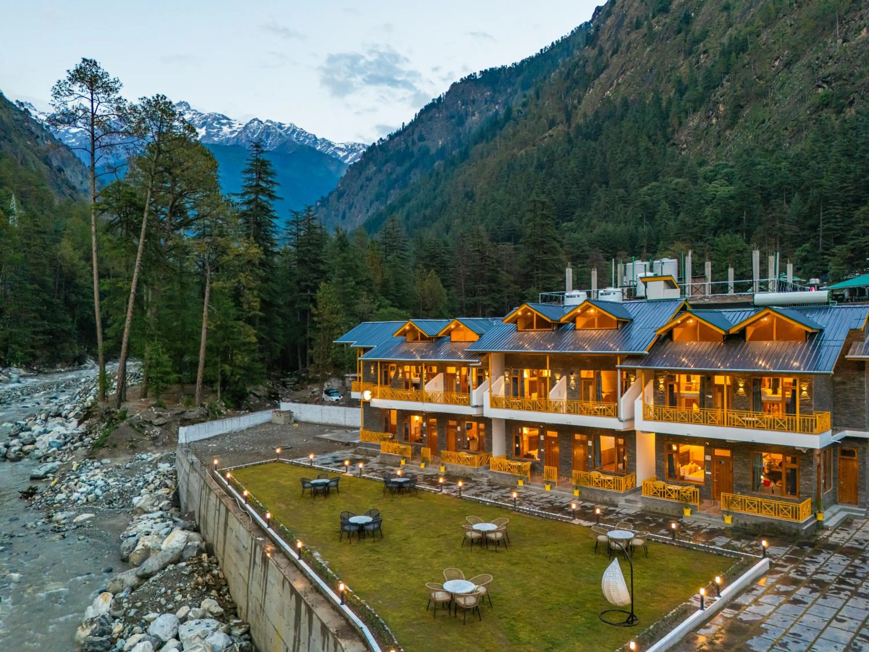 Property building in The Social Stays Kasol