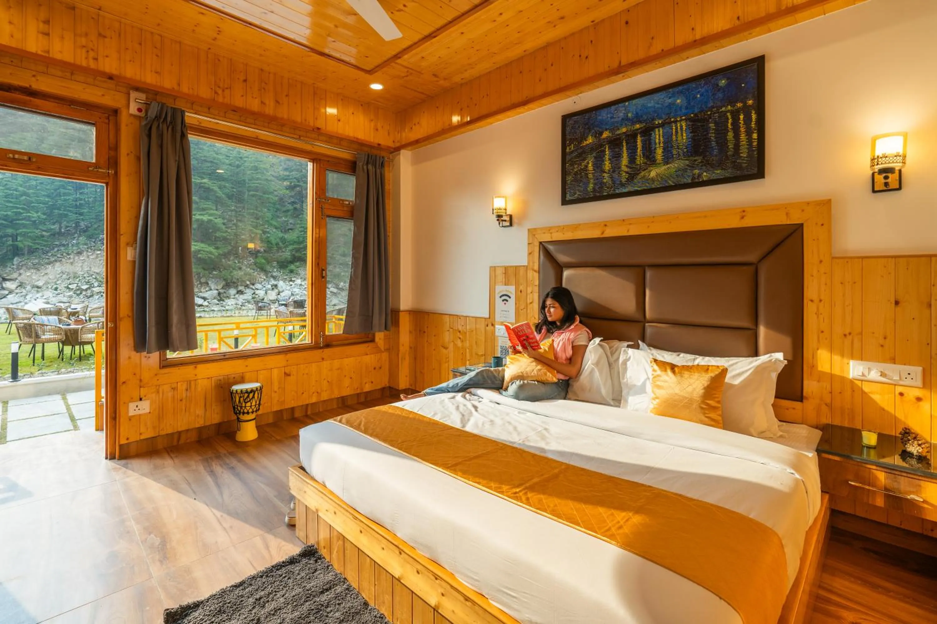 Bed in The Social Stays Kasol